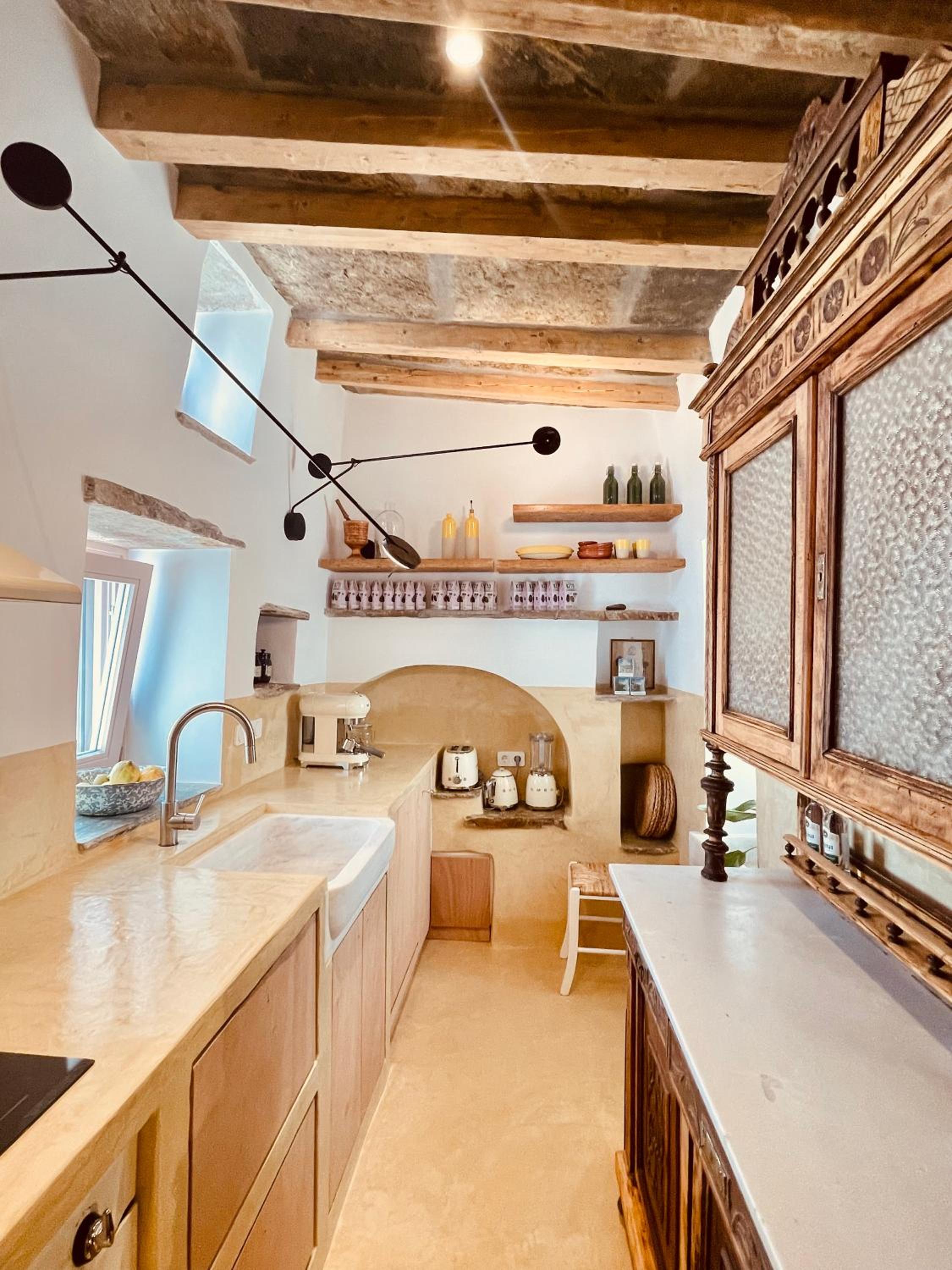 Th_eros House