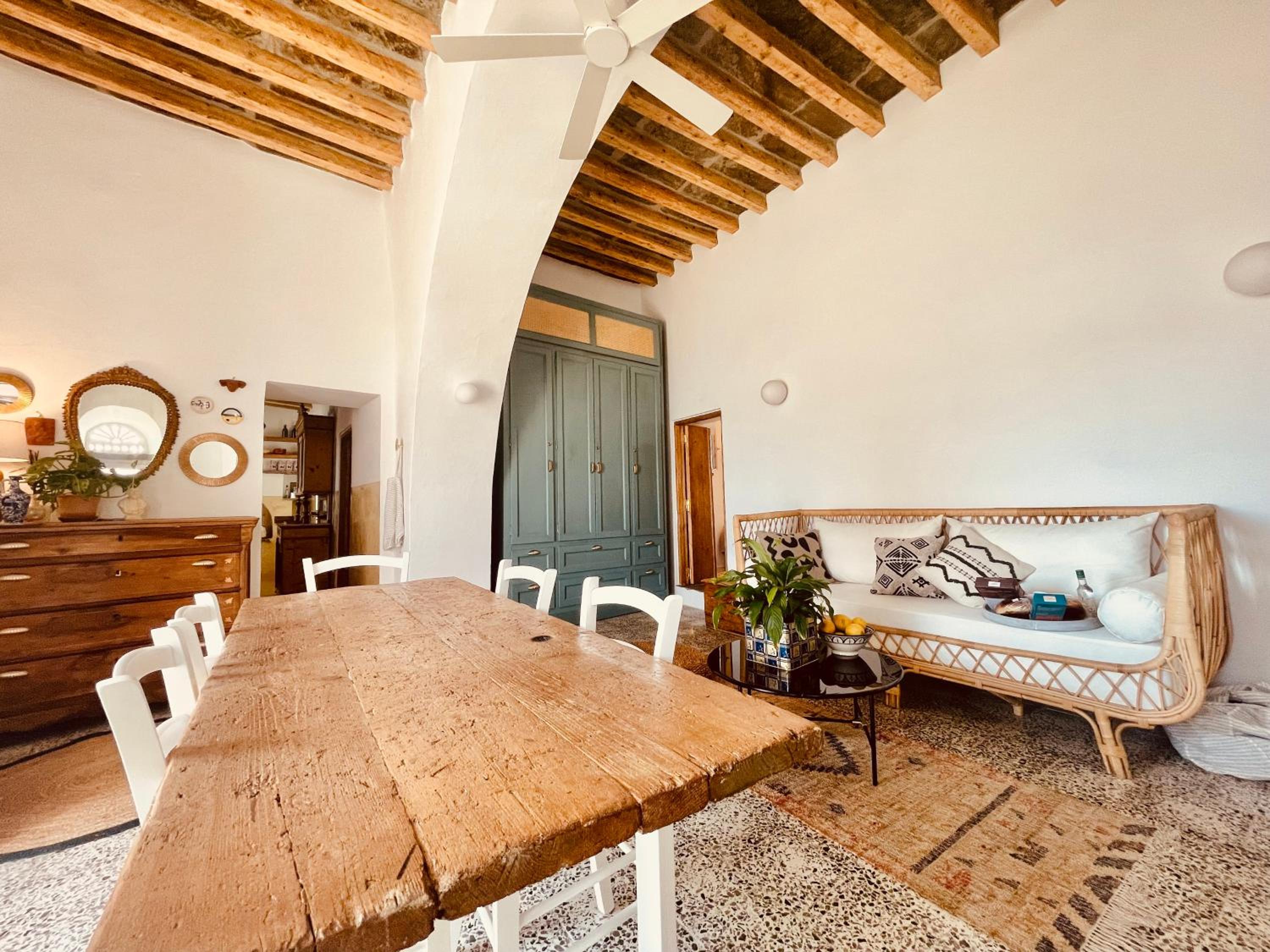 Th_eros House