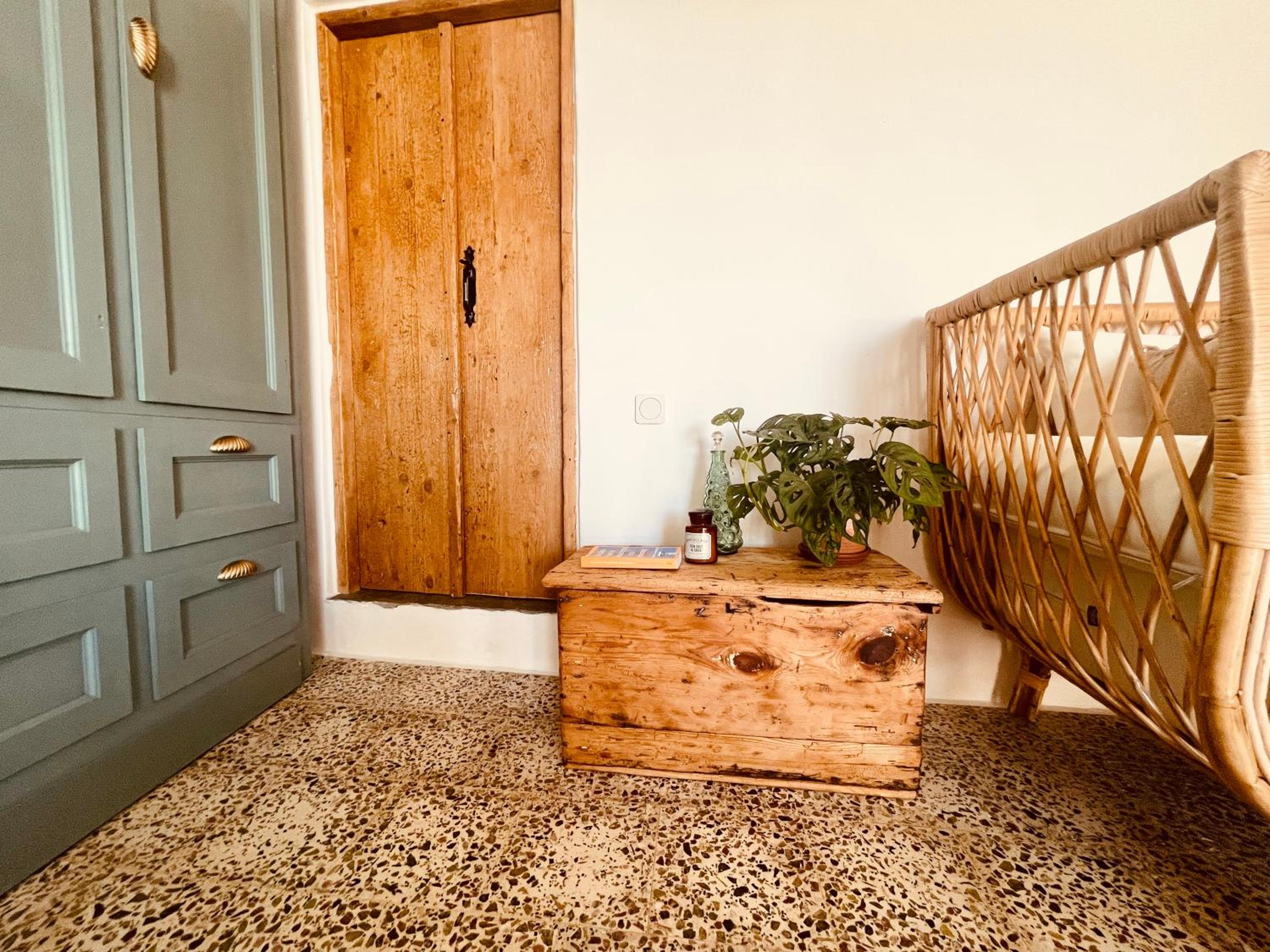 Th_eros House