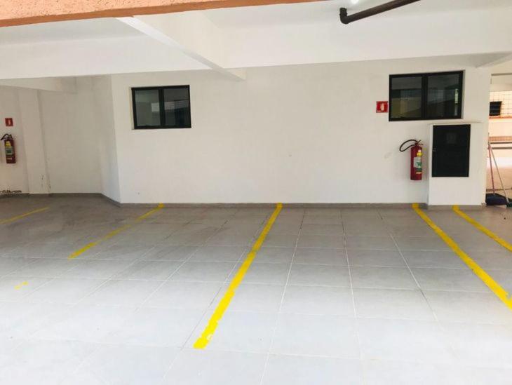 Apto com Varanda e Churrasqueira - 30 m da Praia