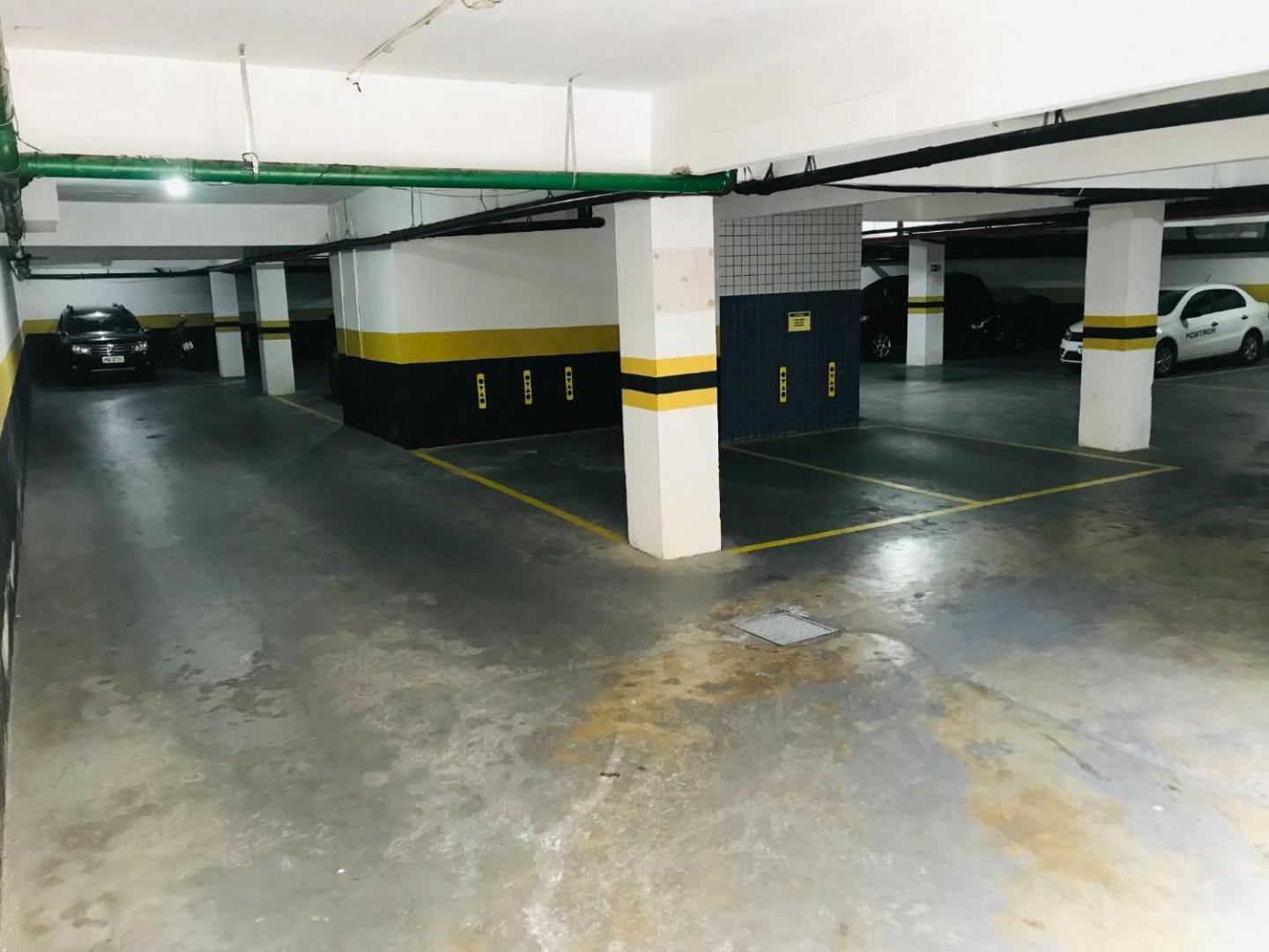 Apto com Varanda e Churrasqueira - 30 m da Praia