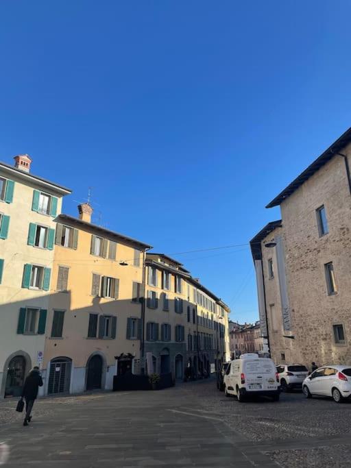 Accademia Love