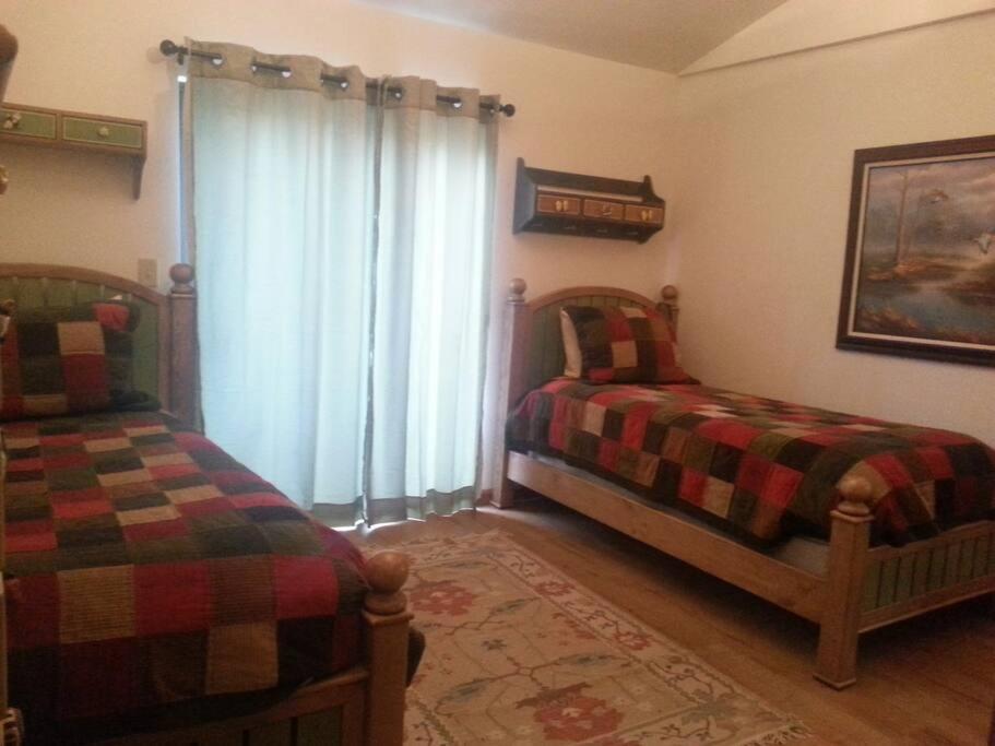 Cozy Flagstaff Home in Cool Pines - Country Club view 2