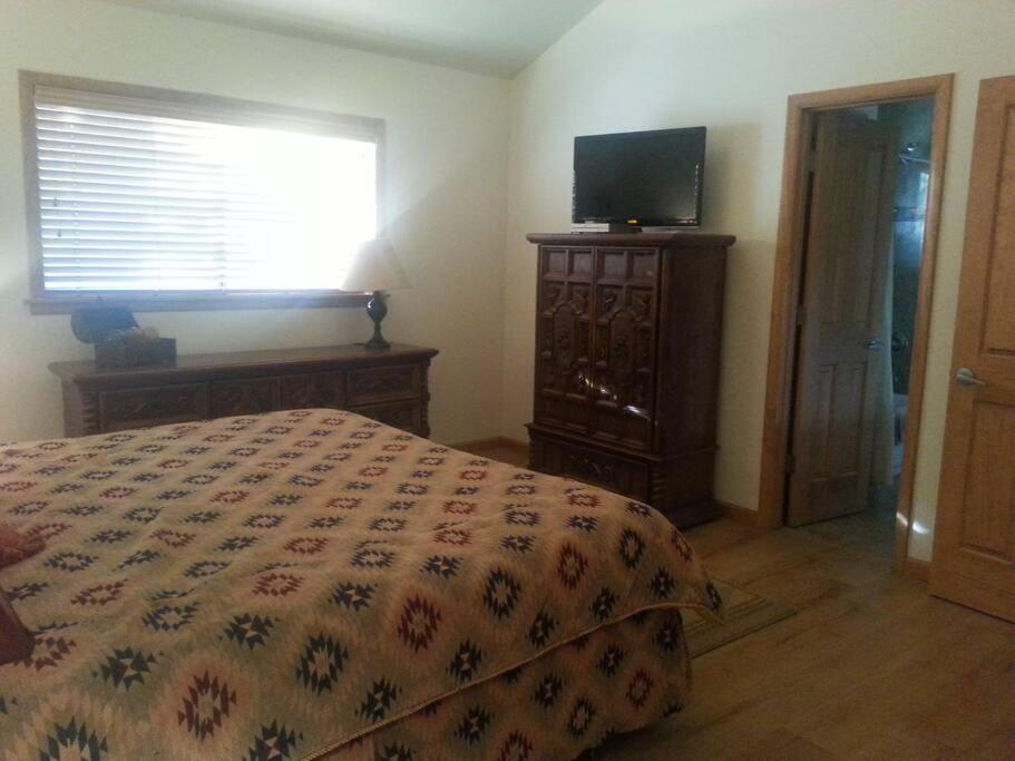 Cozy Flagstaff Home in Cool Pines - Country Club view 3