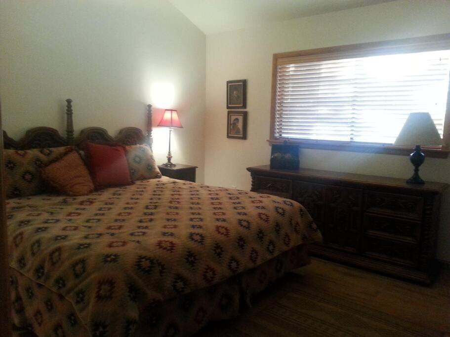 Cozy Flagstaff Home in Cool Pines - Country Club view 4