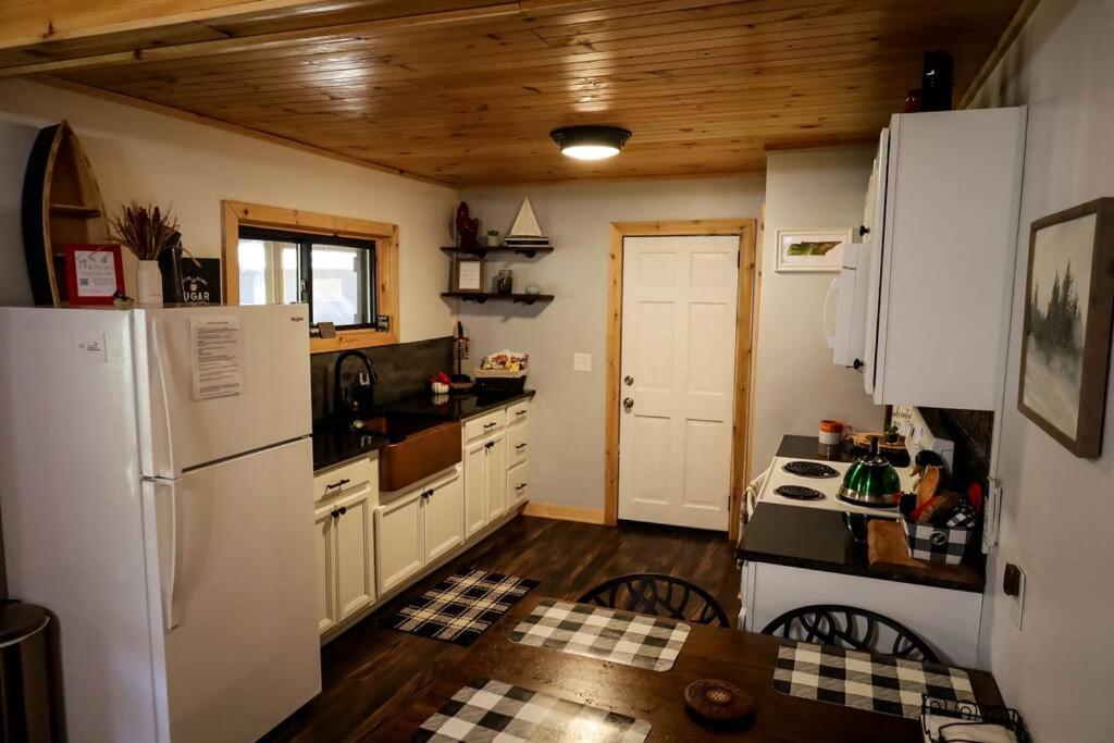 Cabin at the cove at Watauga Lake view 5