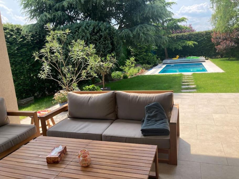 Spacious villa with an outdoor pool in Černošice
