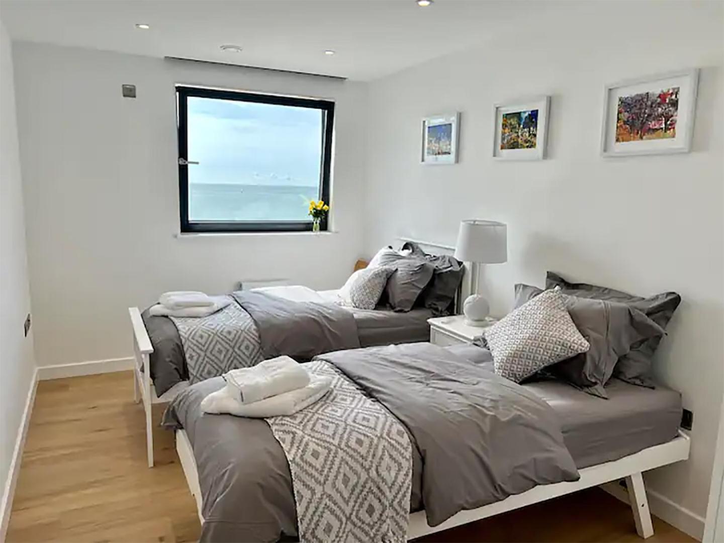SoHot Stays Royal Sands Seaview Apt Free Parking Sleeps 4 view 2