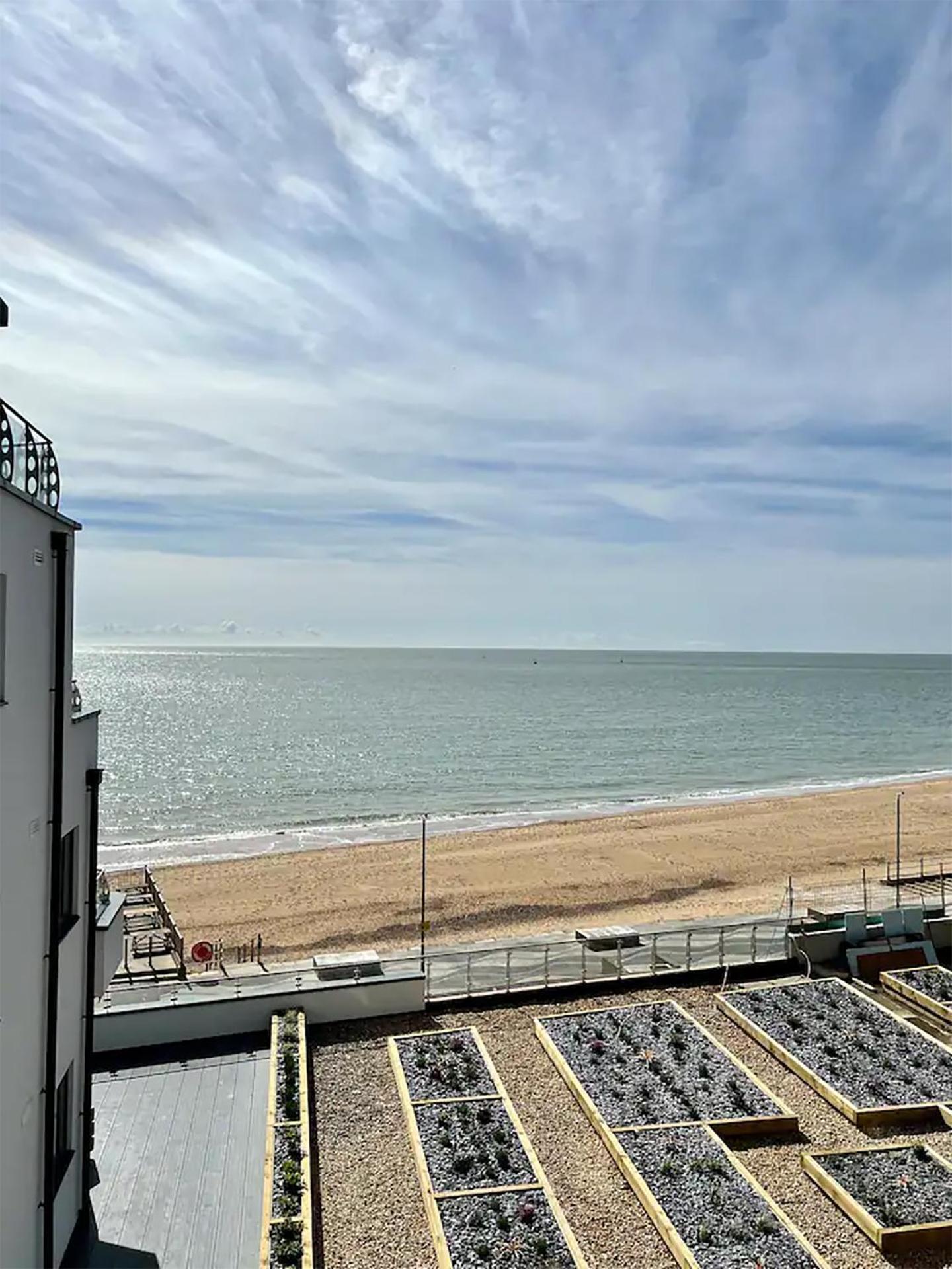SoHot Stays Royal Sands Seaview Apt Free Parking Sleeps 4 view 4