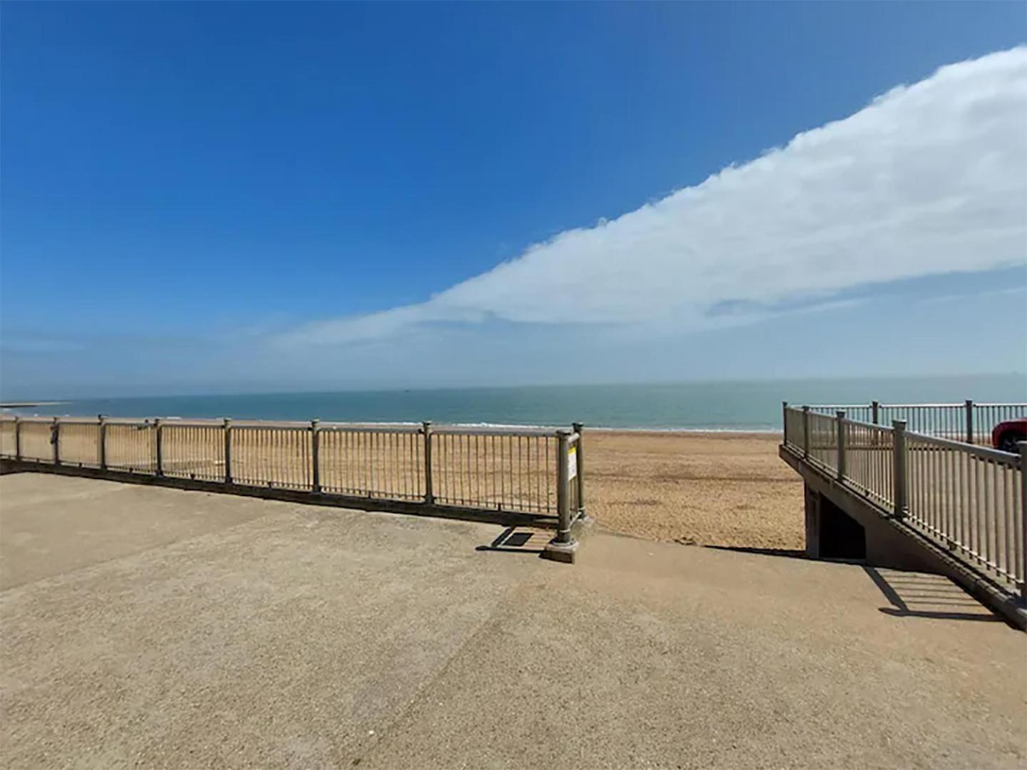 SoHot Stays Royal Sands Seaview Apt Free Parking Sleeps 4 view 5