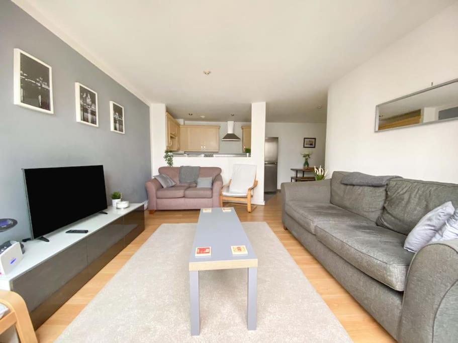 Liverpool One Beautifully Presented 2 Bedroom Apartment view 4