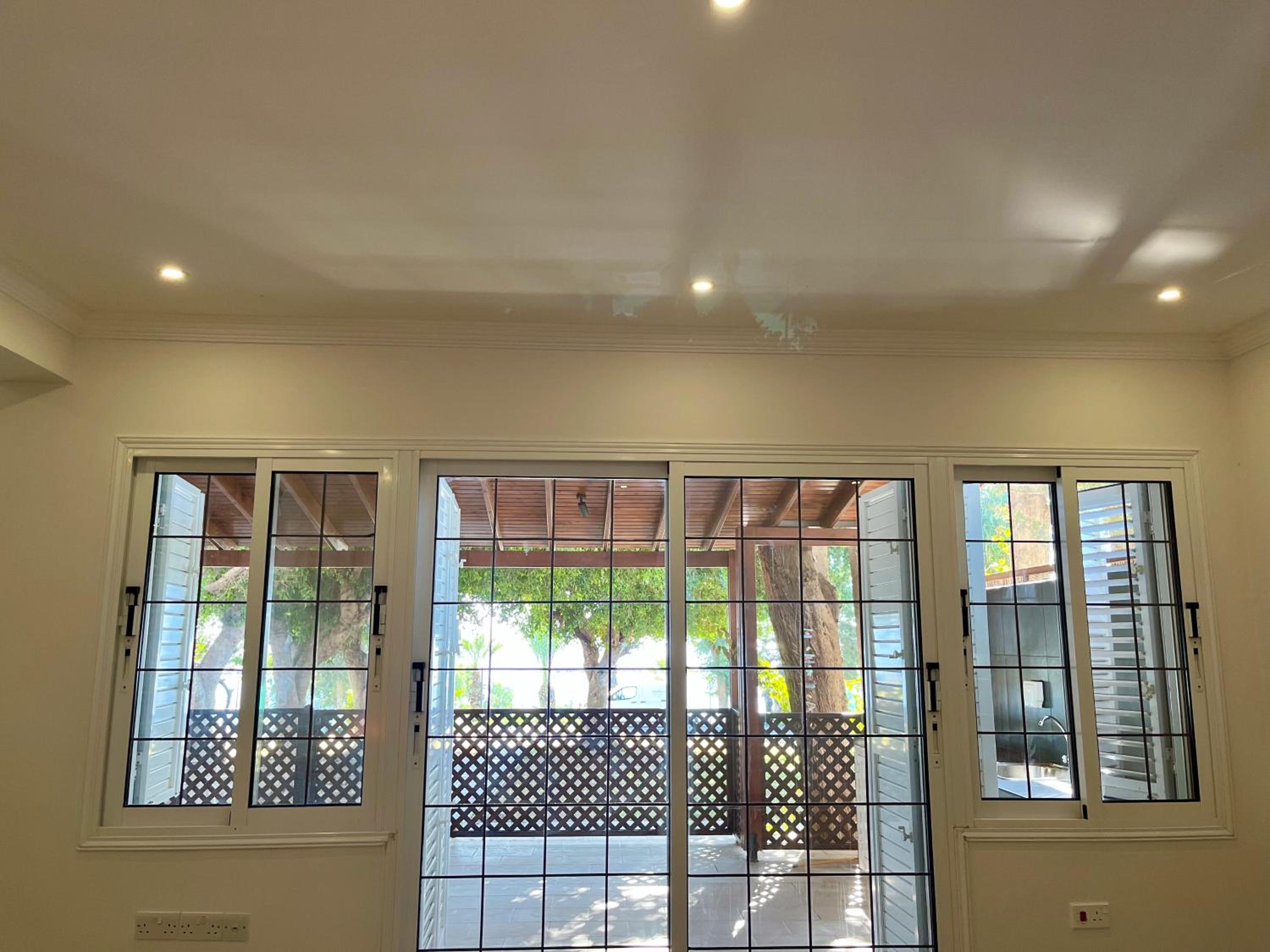 Limassol Vacations - Dream Beachfront Bungalow - Property Image 3