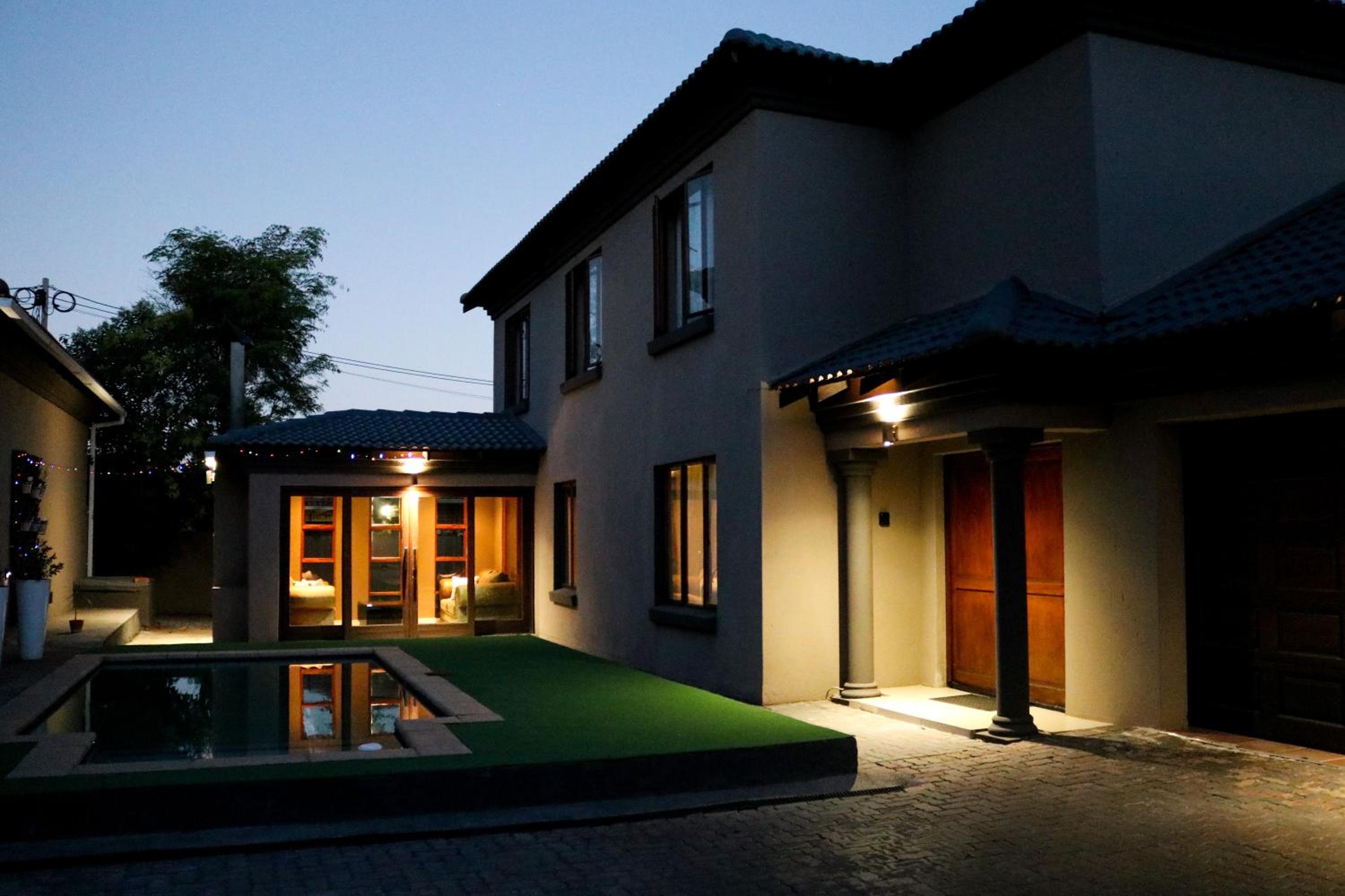 Modern Home in Pretoria near Menlyn Mall view 3