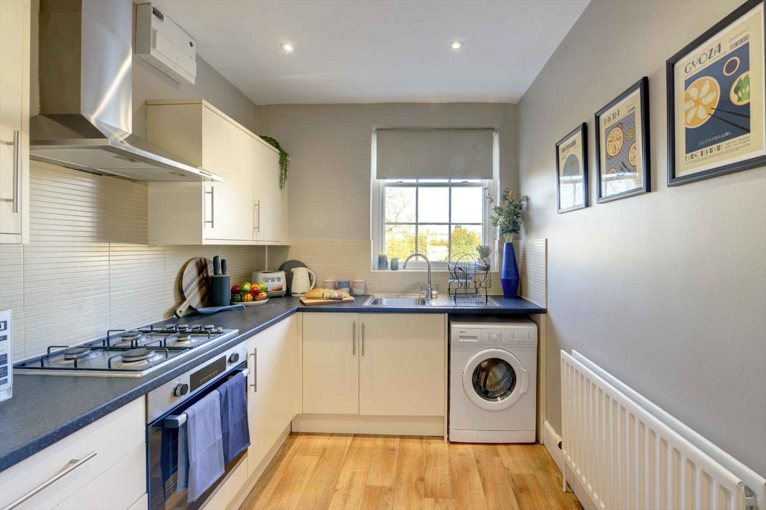 Regency Nest by Spa Town Property - Stylish 3 Bedroom Apartment on 2 Floors, Central Leamington Spa view 5
