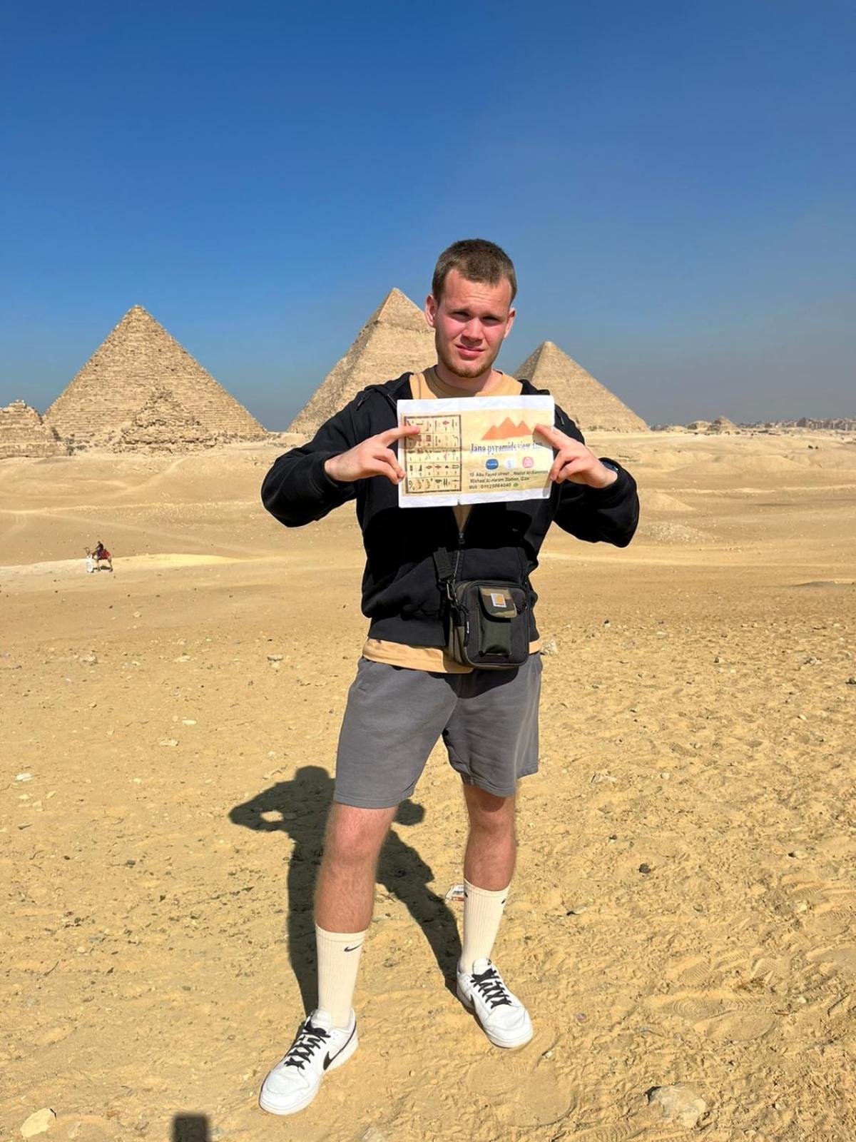2 Jana Pyramids view inn