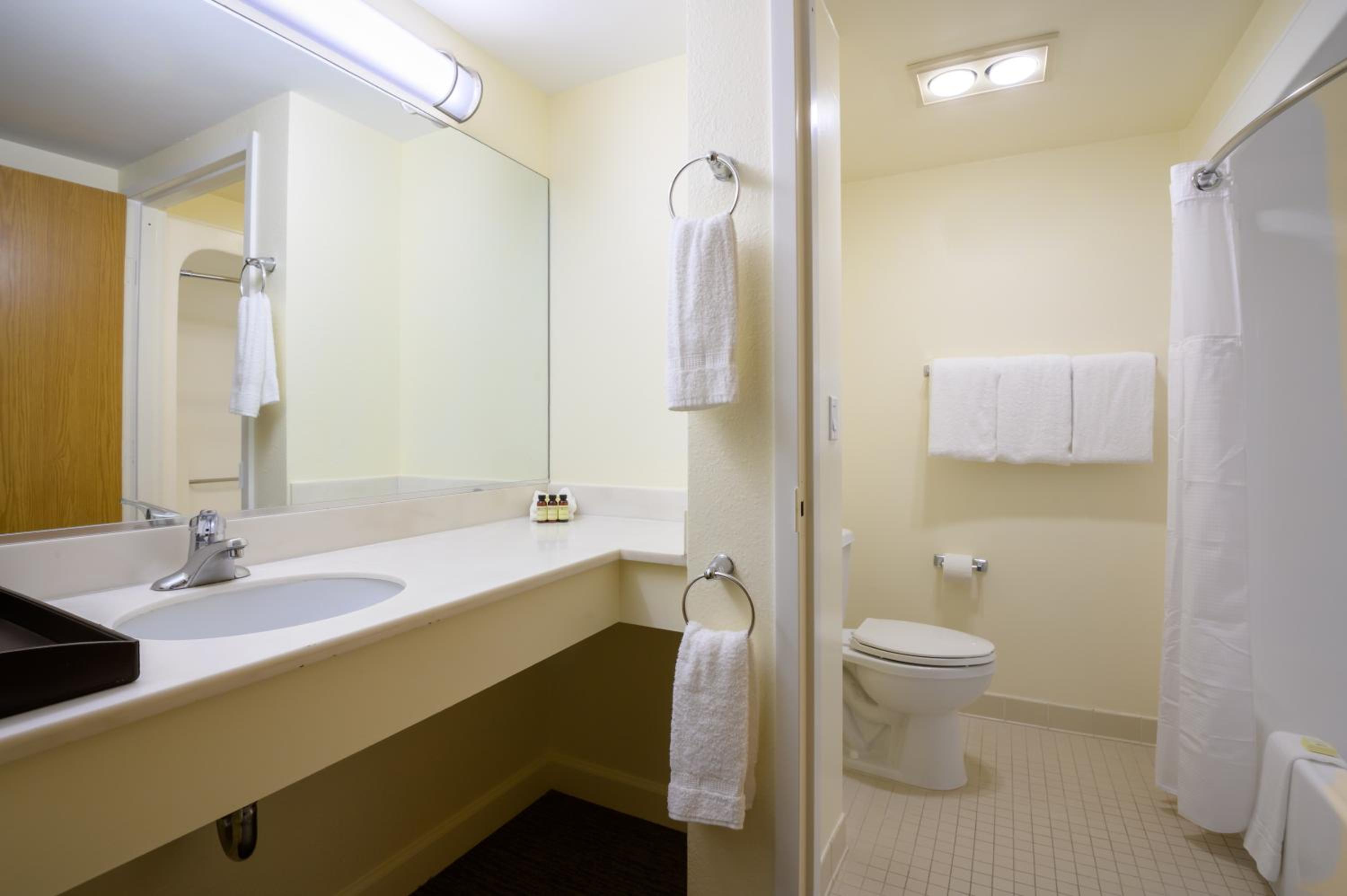 Van Nuys Vacations - Airtel Plaza Hotel - Property Image 70