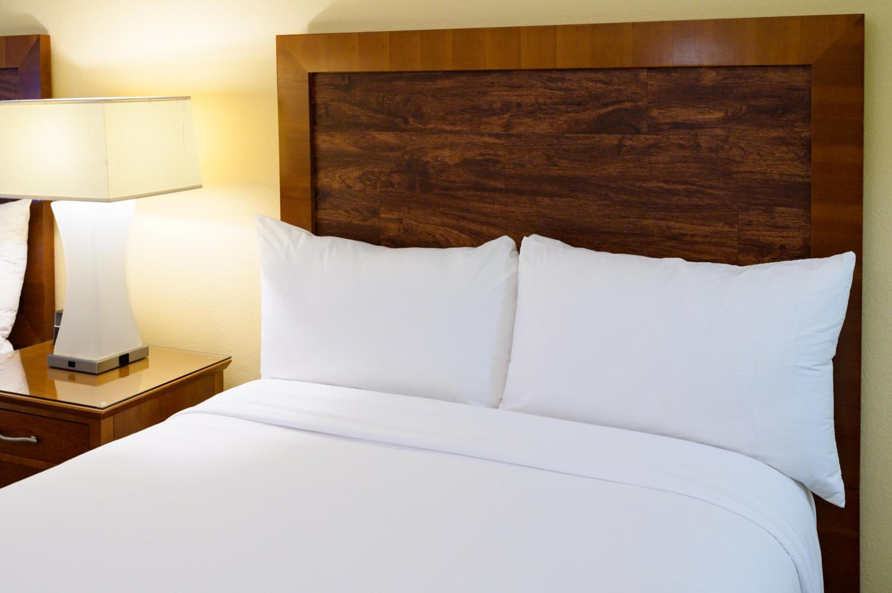 Van Nuys Vacations - Airtel Plaza Hotel - Property Image 38