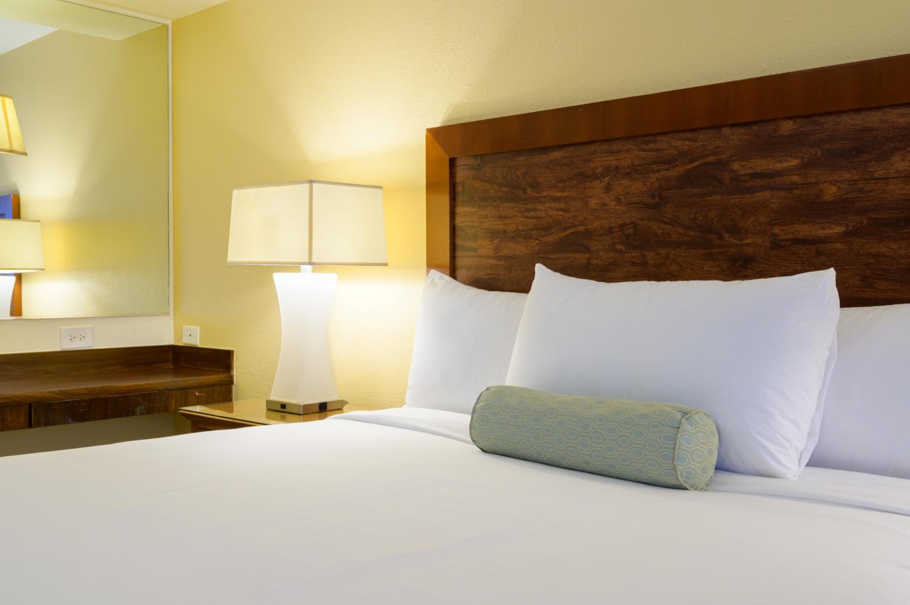 Van Nuys Vacations - Airtel Plaza Hotel - Property Image 59