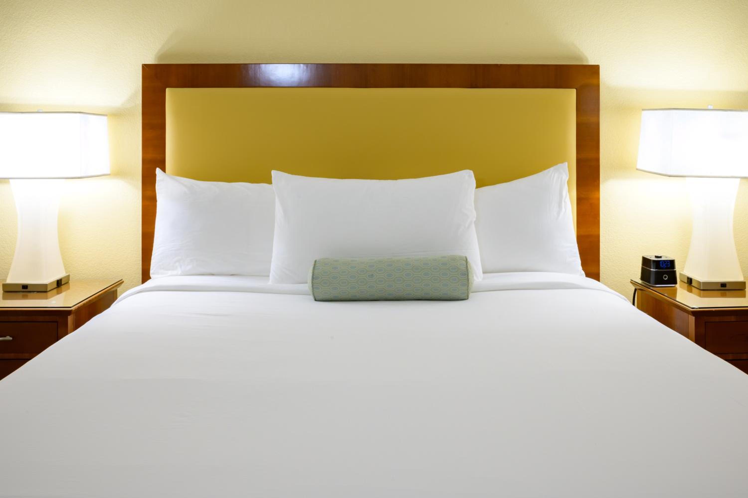 Van Nuys Vacations - Airtel Plaza Hotel - Property Image 8