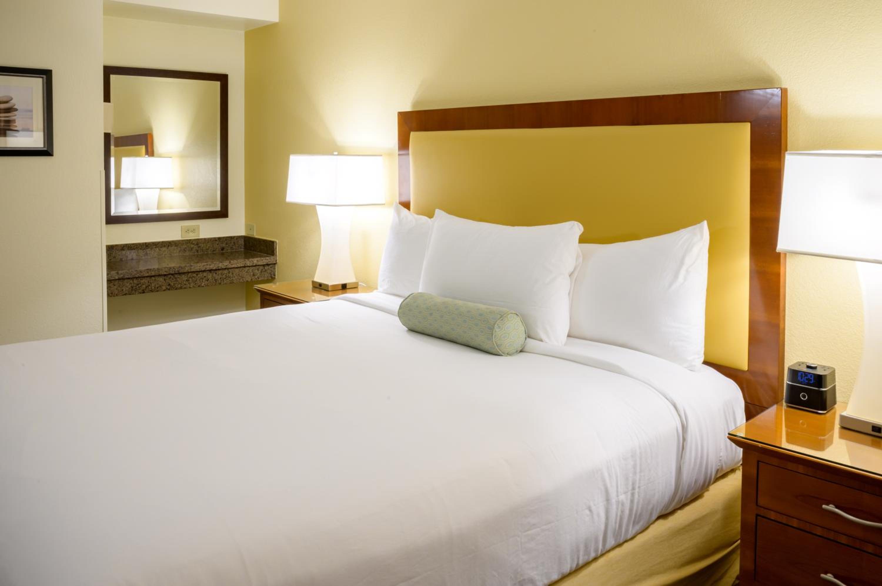 Van Nuys Vacations - Airtel Plaza Hotel - Property Image 7
