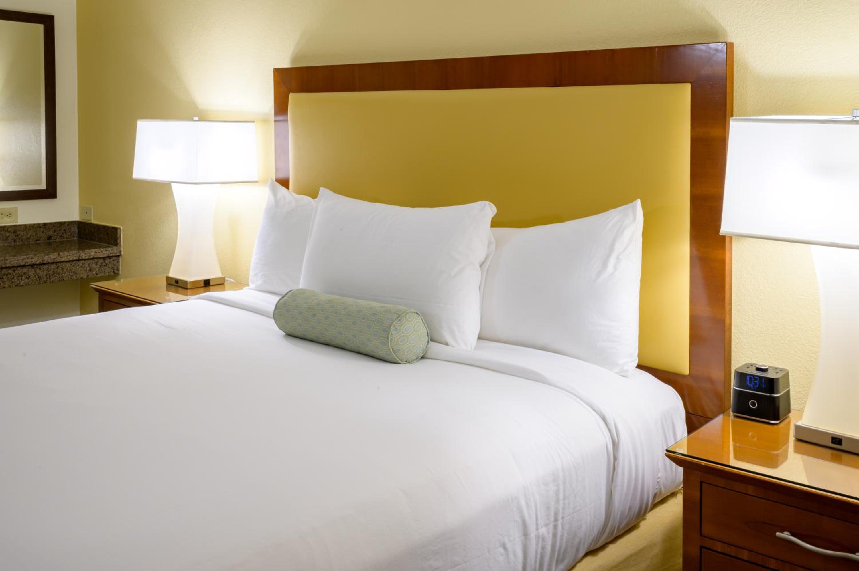 Van Nuys Vacations - Airtel Plaza Hotel - Property Image 12