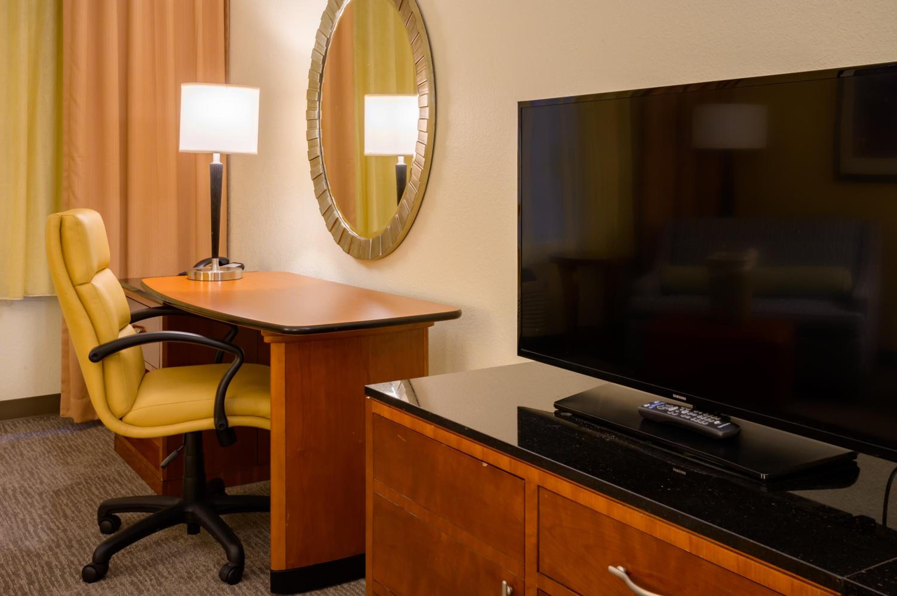Van Nuys Vacations - Airtel Plaza Hotel - Property Image 13