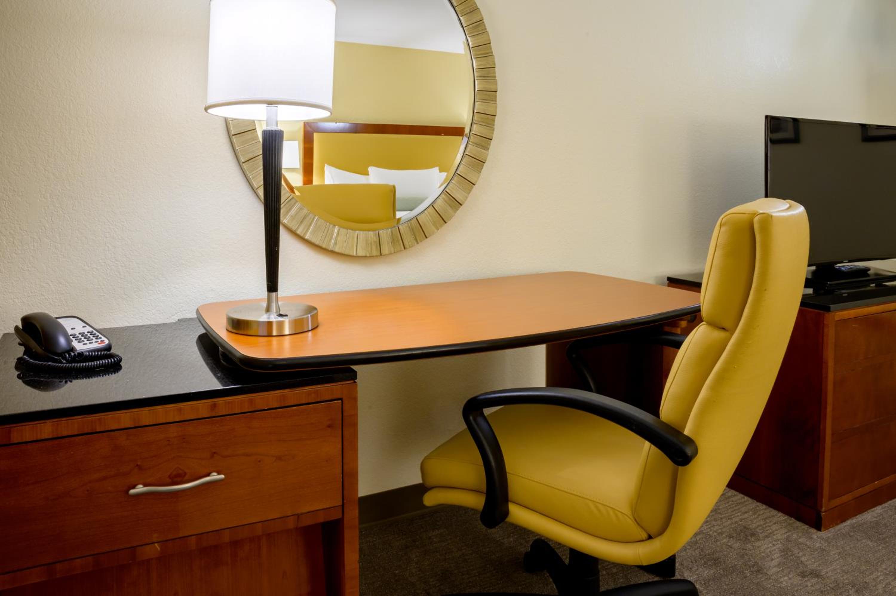 Van Nuys Vacations - Airtel Plaza Hotel - Property Image 16
