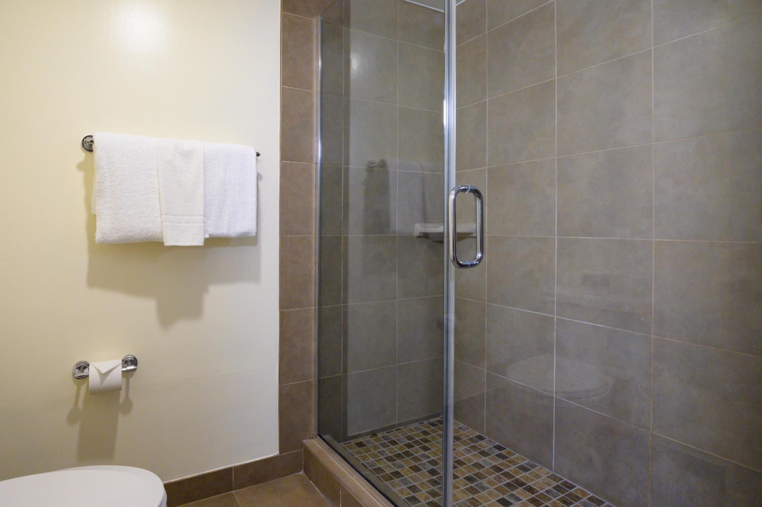 Van Nuys Vacations - Airtel Plaza Hotel - Property Image 1