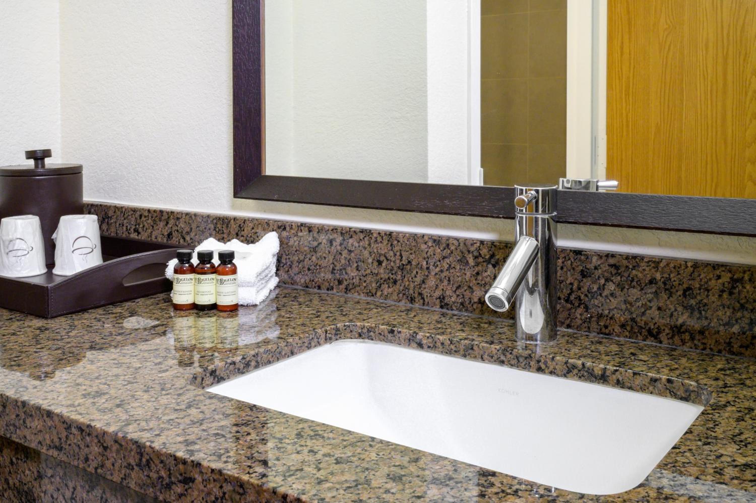 Van Nuys Vacations - Airtel Plaza Hotel - Property Image 6