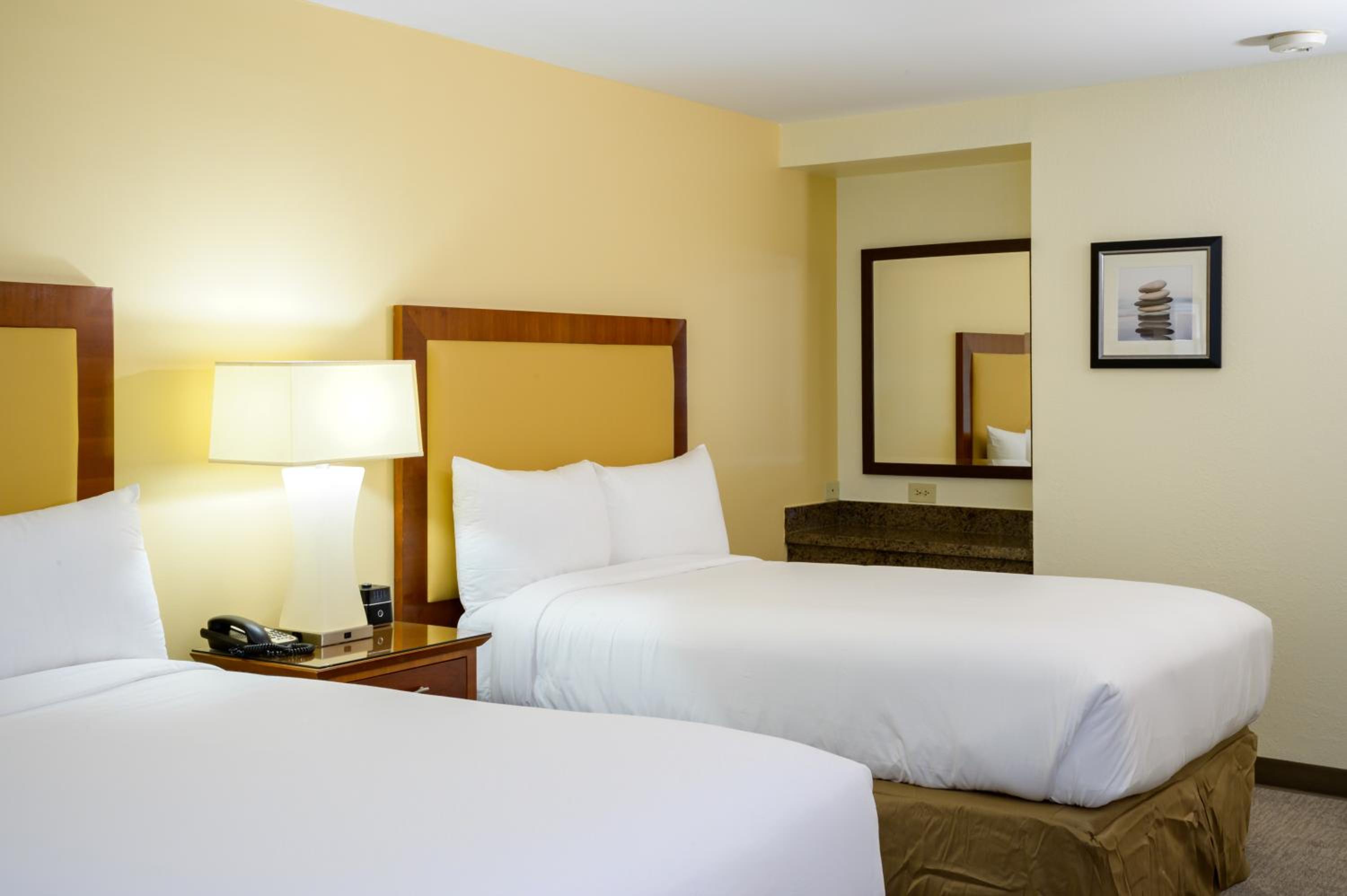 Van Nuys Vacations - Airtel Plaza Hotel - Property Image 10