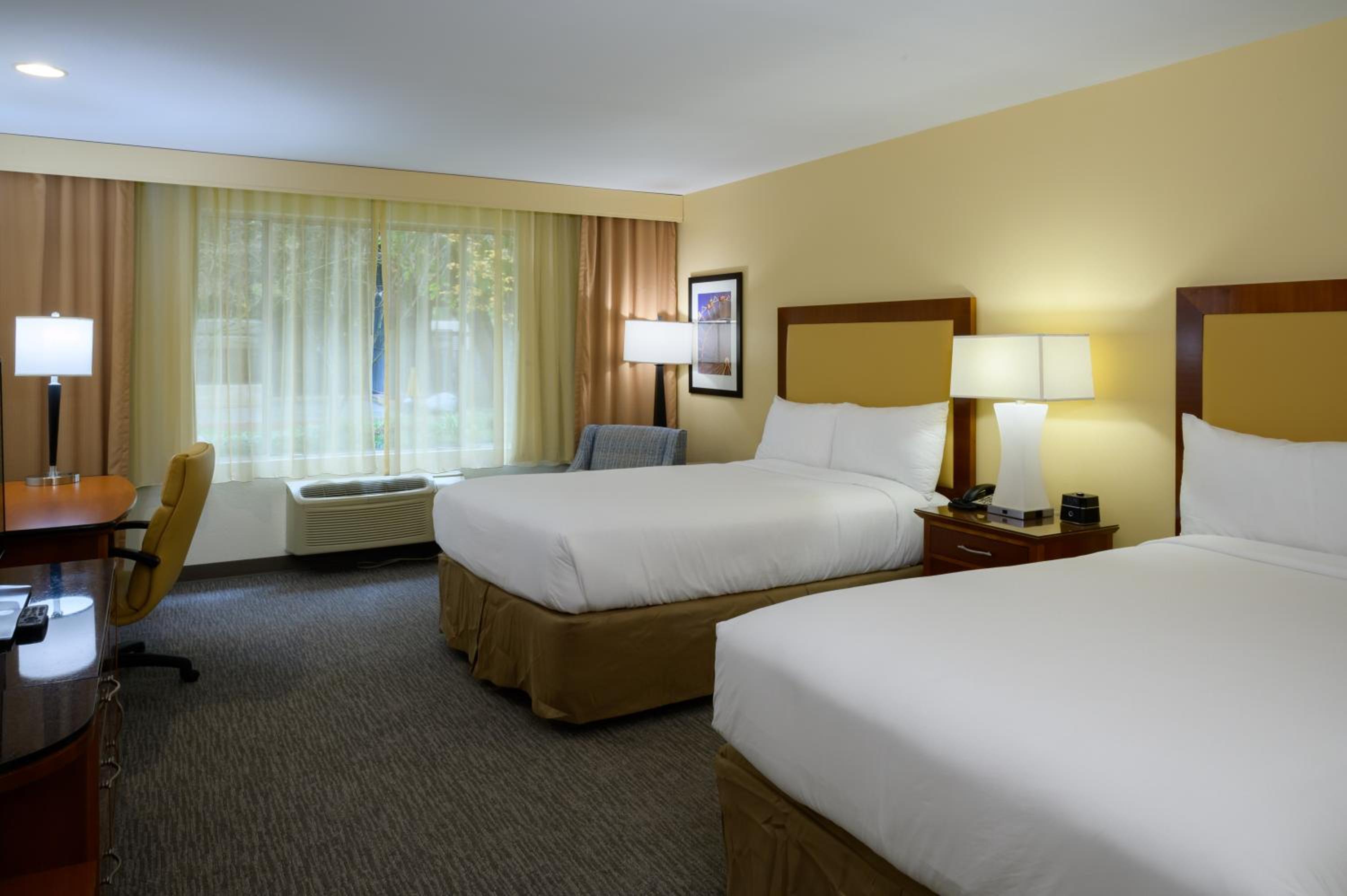 Van Nuys Vacations - Airtel Plaza Hotel - Property Image 3
