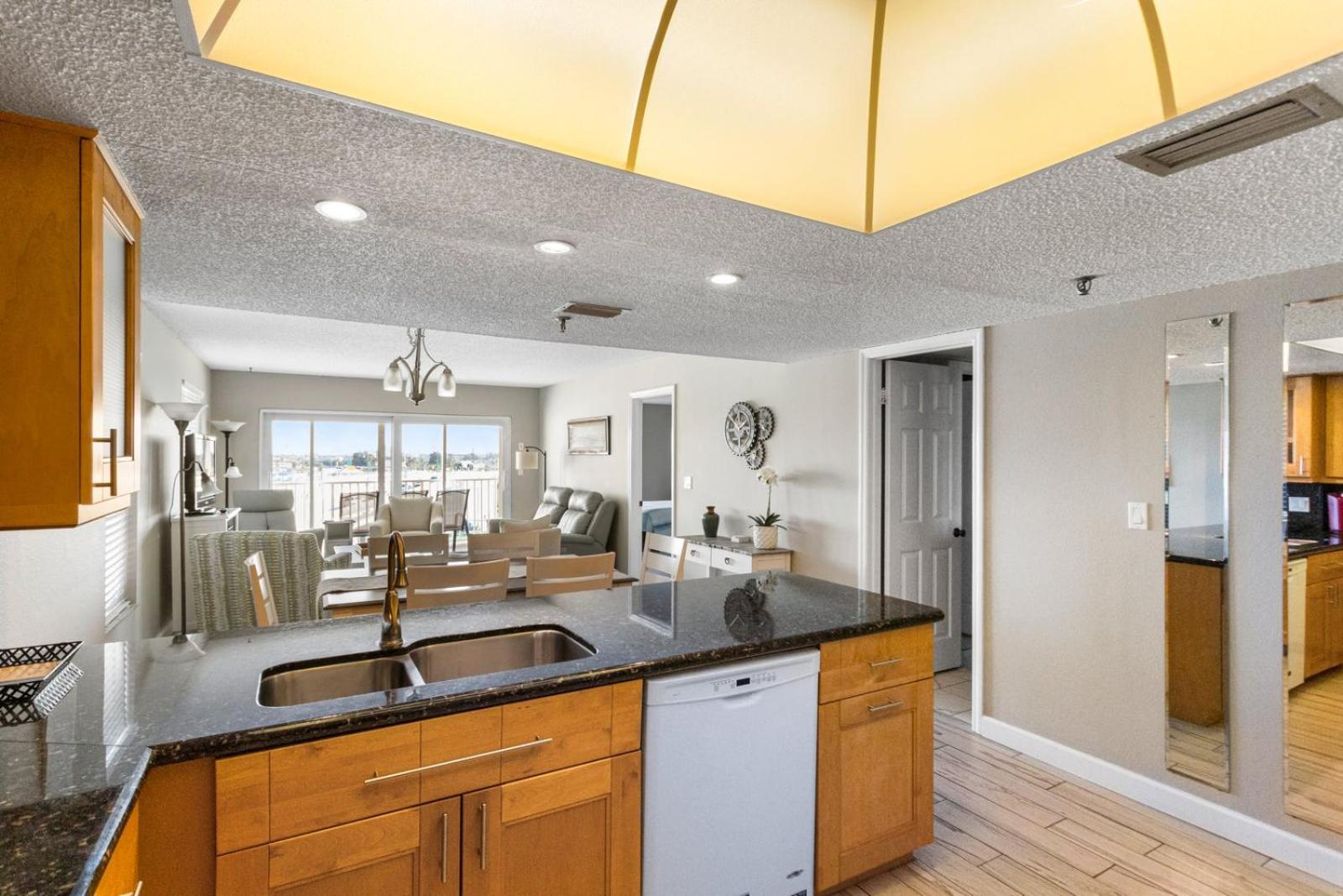 Beach View - Balcony - 3b 2b - Beach Place #505