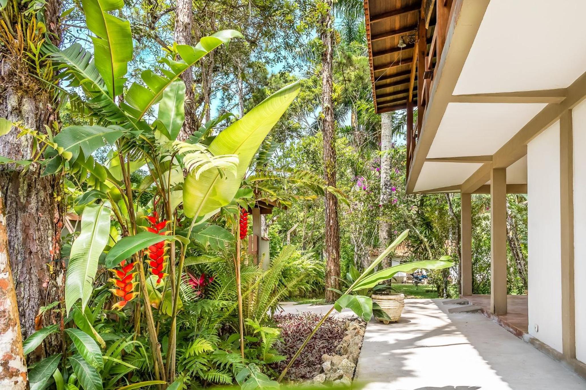 House with garden and barbecue near the beach