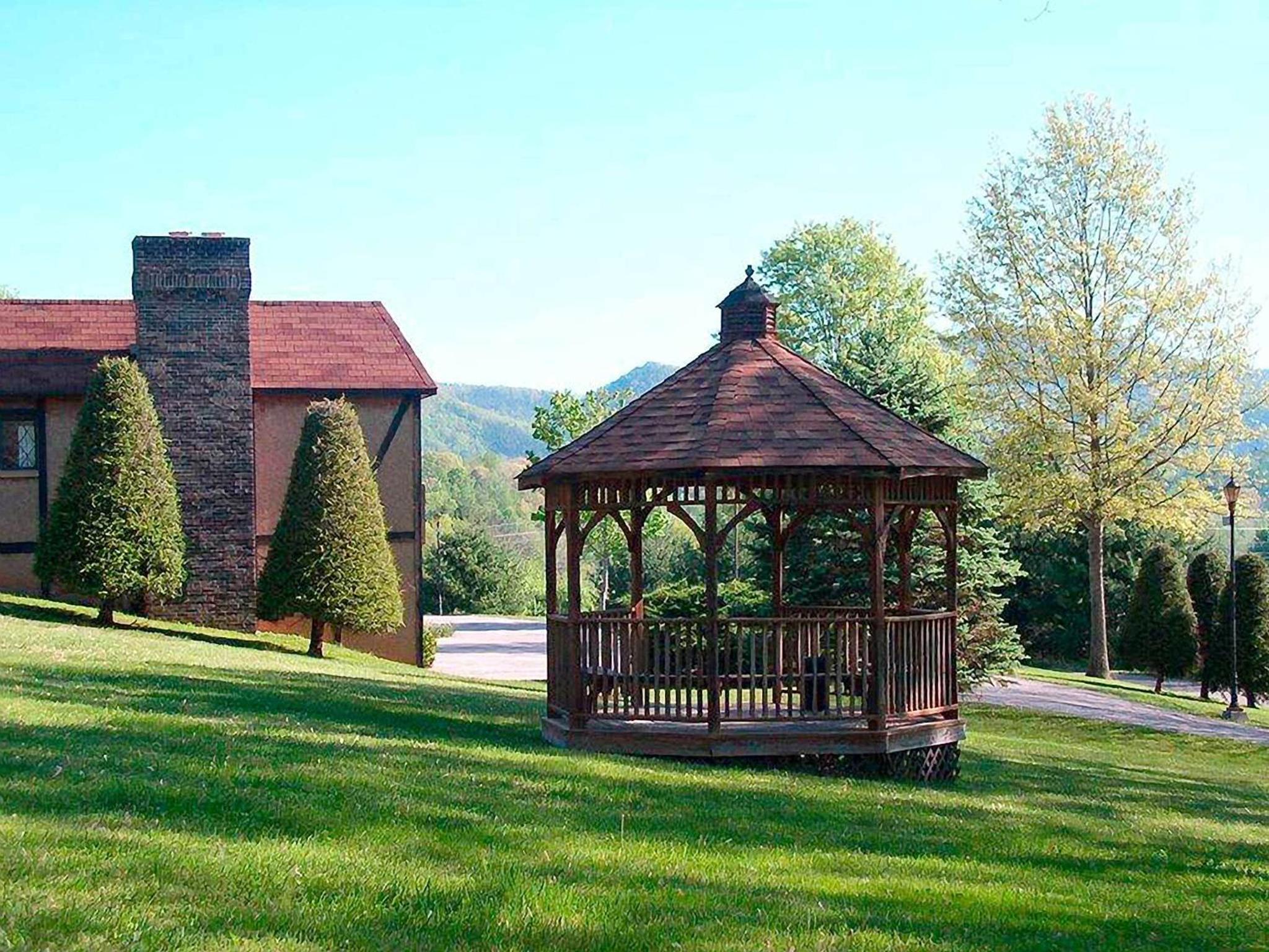 Highland Manor Inn view 3