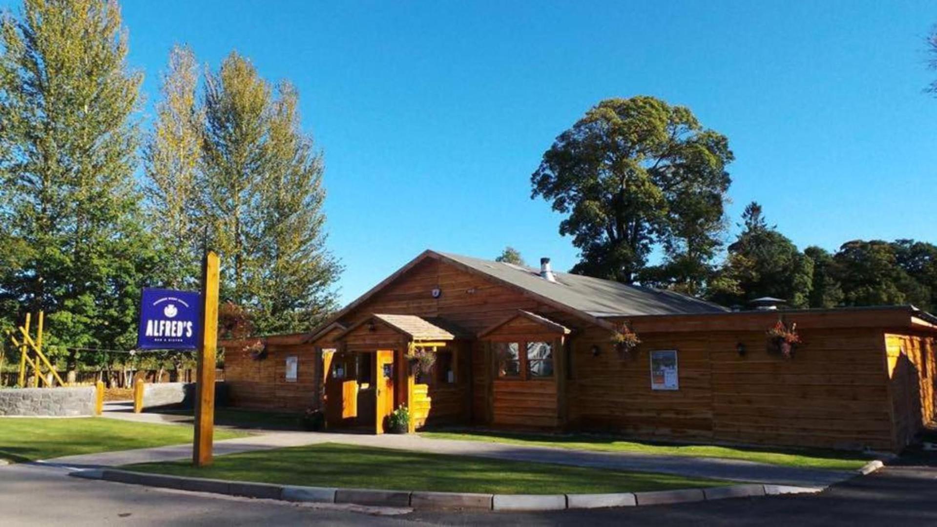 Hotel Stunning 4-bedroom Cabin With Hot Tub In Beattock!