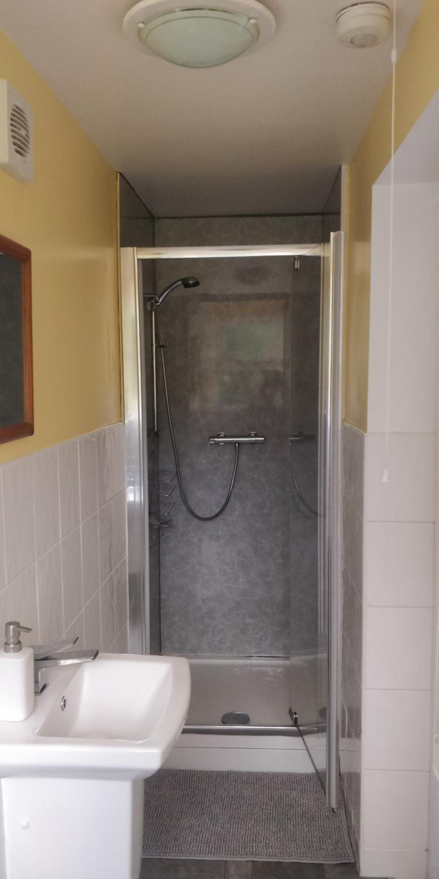 Private annex to Victorian villa, with kitchen and Free parking view 4