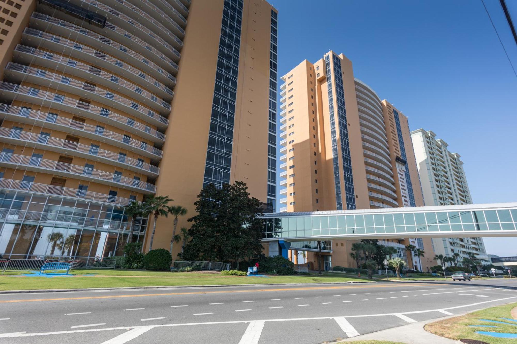 Low Floor, beautiful ocean views condo