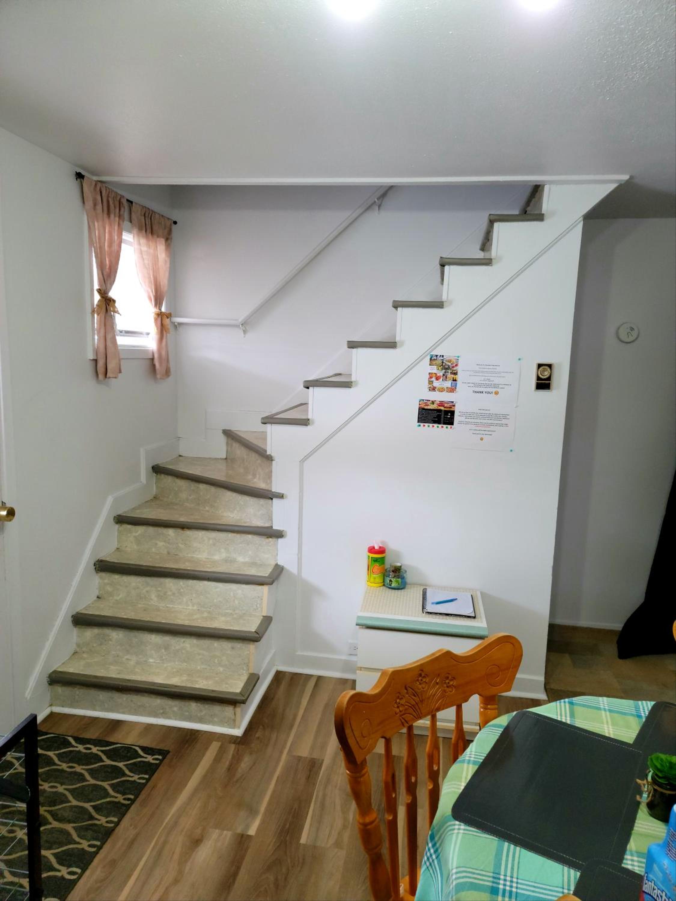 Downtown apartment next to highway netflix+wifi view 4