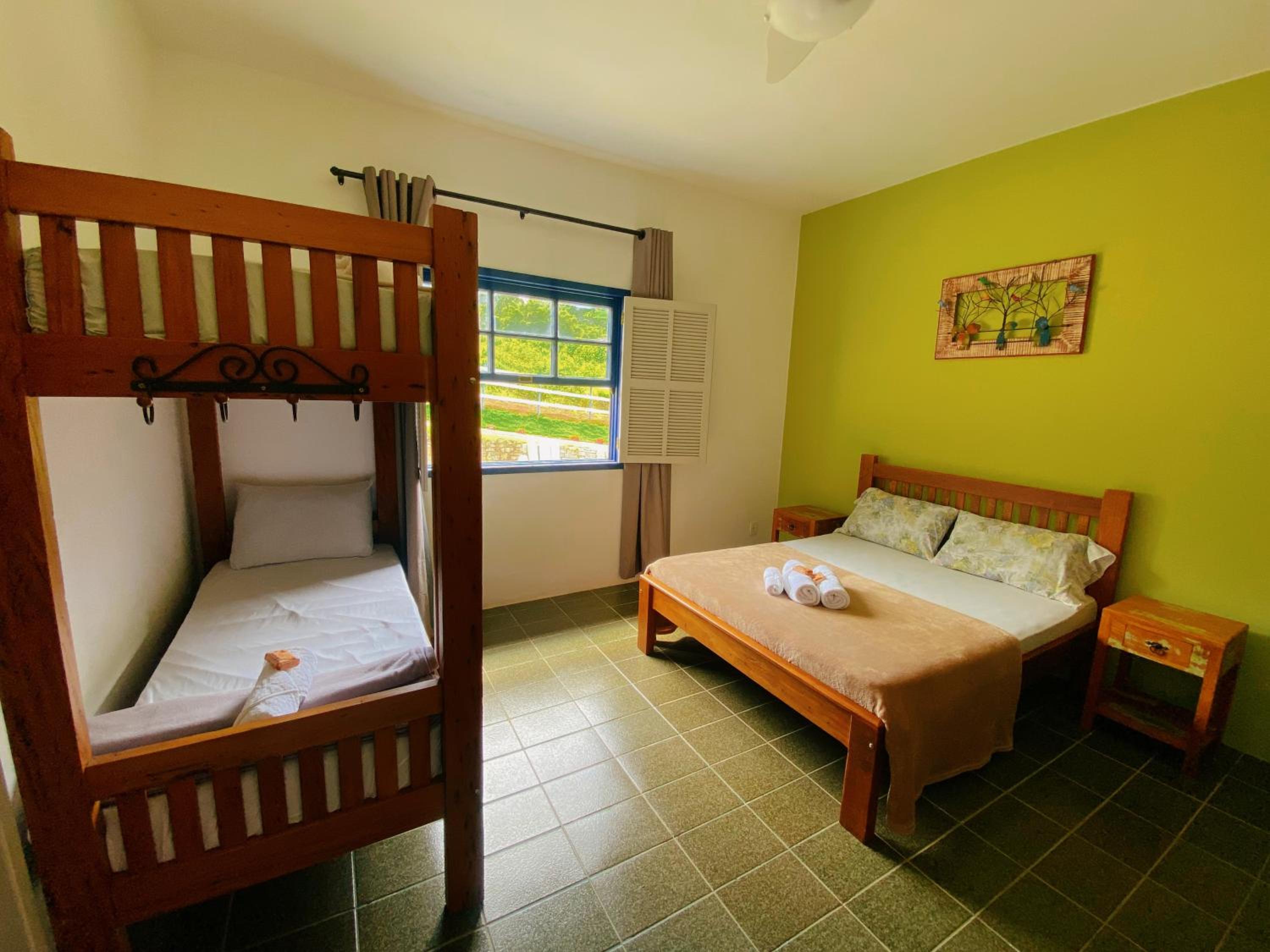 Casa na Serra com Cachoeira e Piscina
