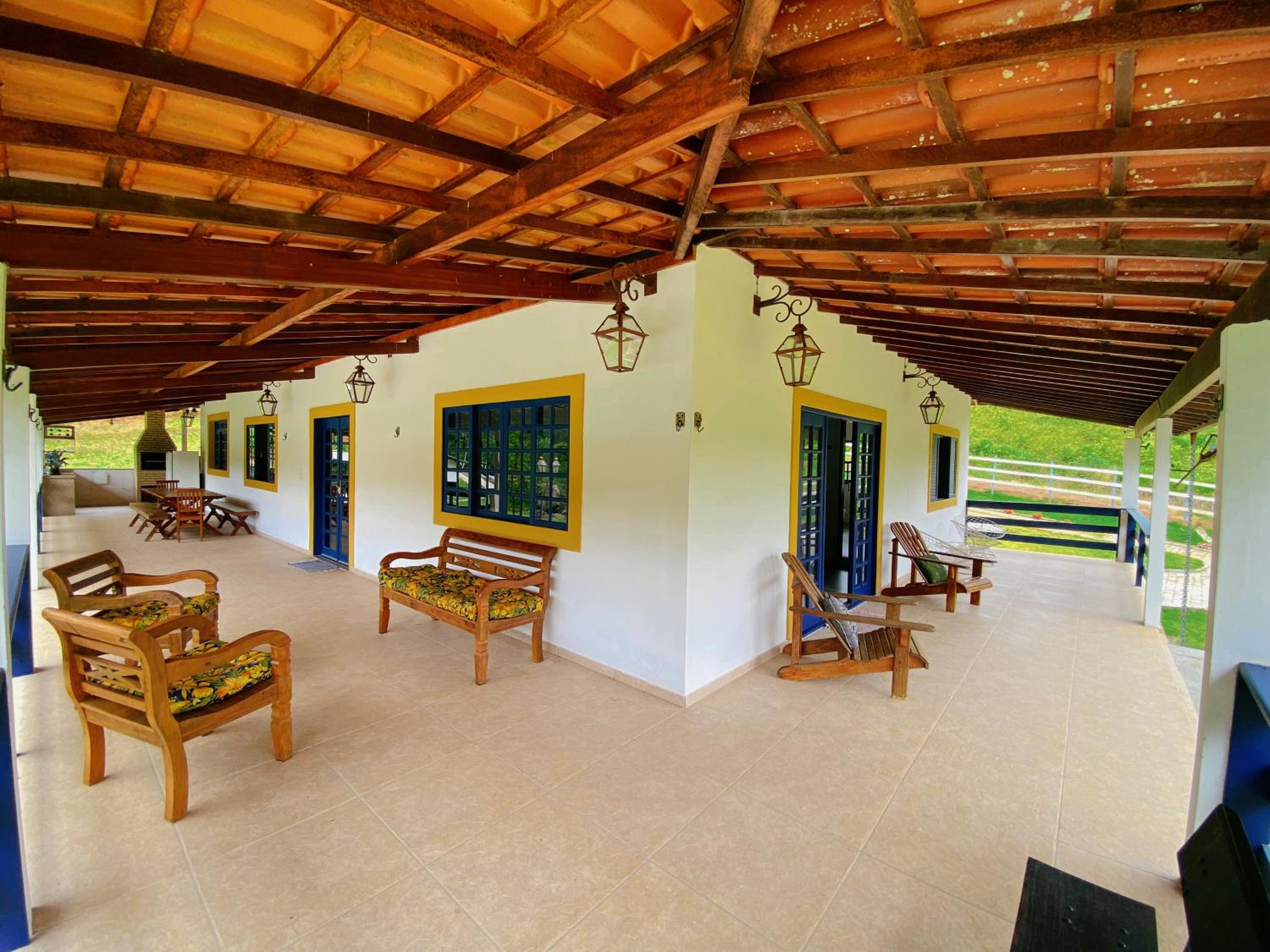 Casa na Serra com Cachoeira e Piscina