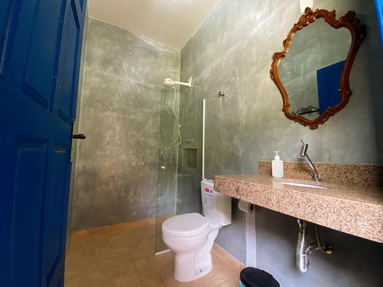 Casa na Serra com Cachoeira e Piscina