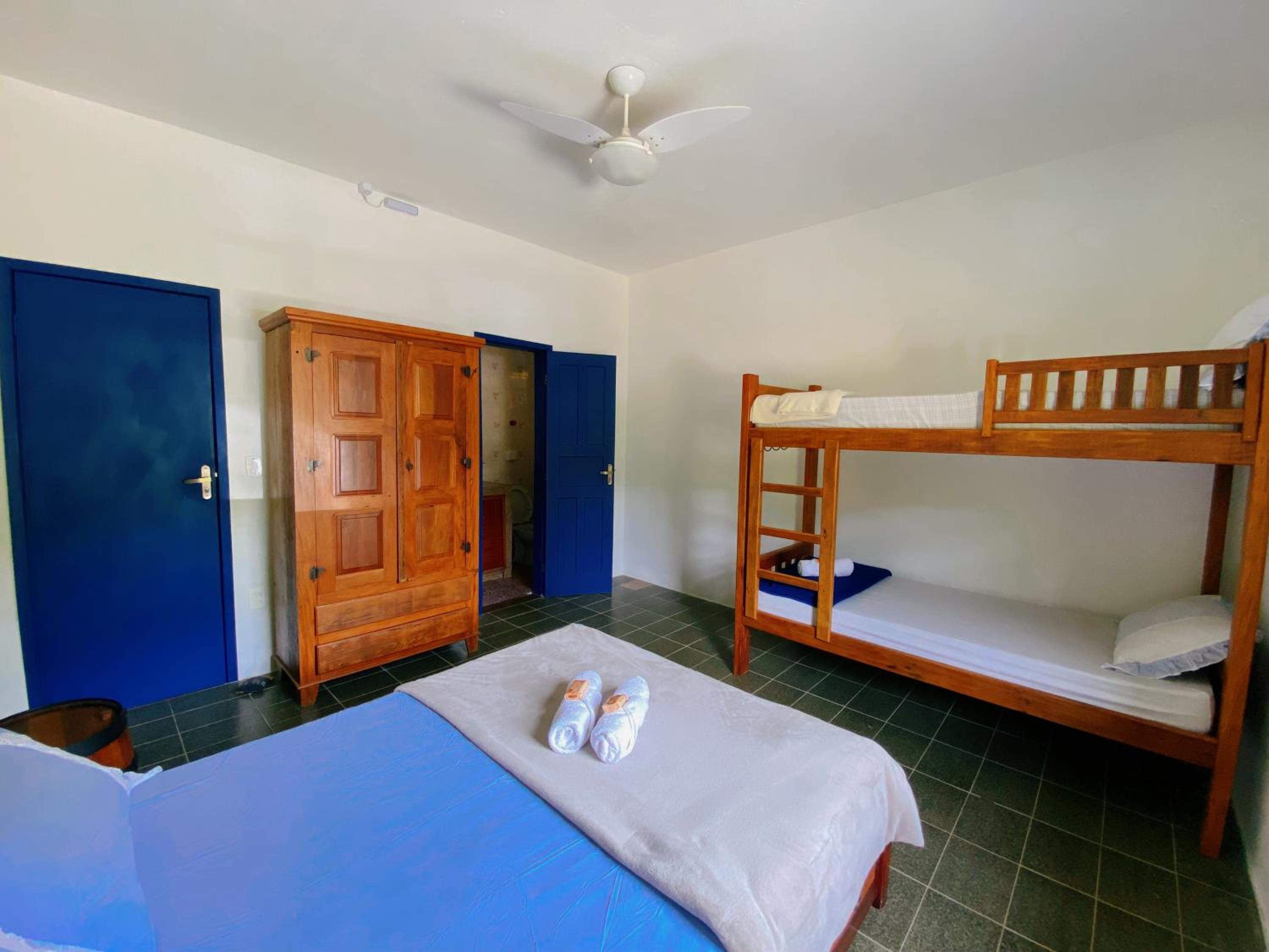 Casa na Serra com Cachoeira e Piscina