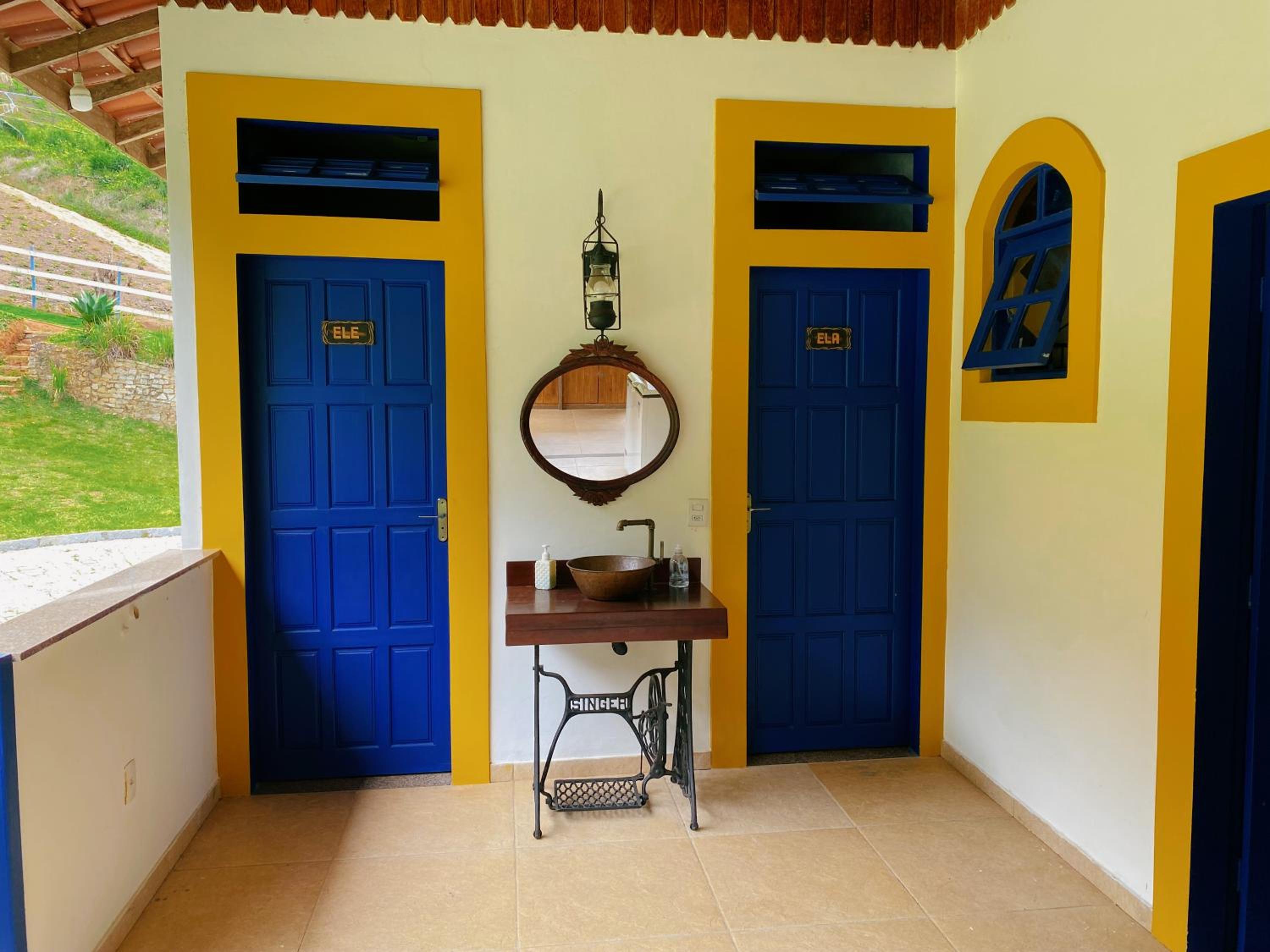 Casa na Serra com Cachoeira e Piscina