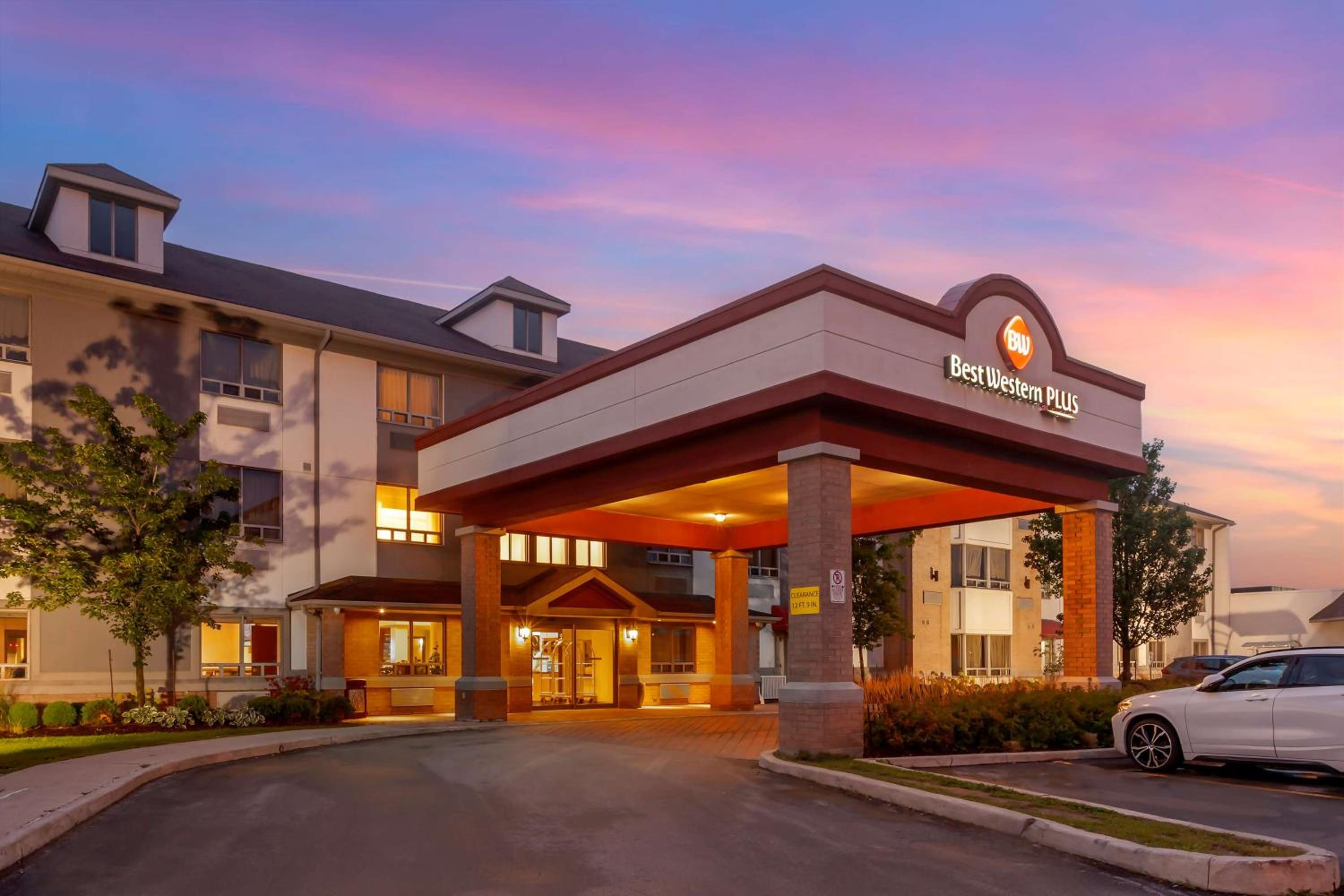 Toronto Vacations - Best Western Plus Burlington Inn  Suites - Property Image 1