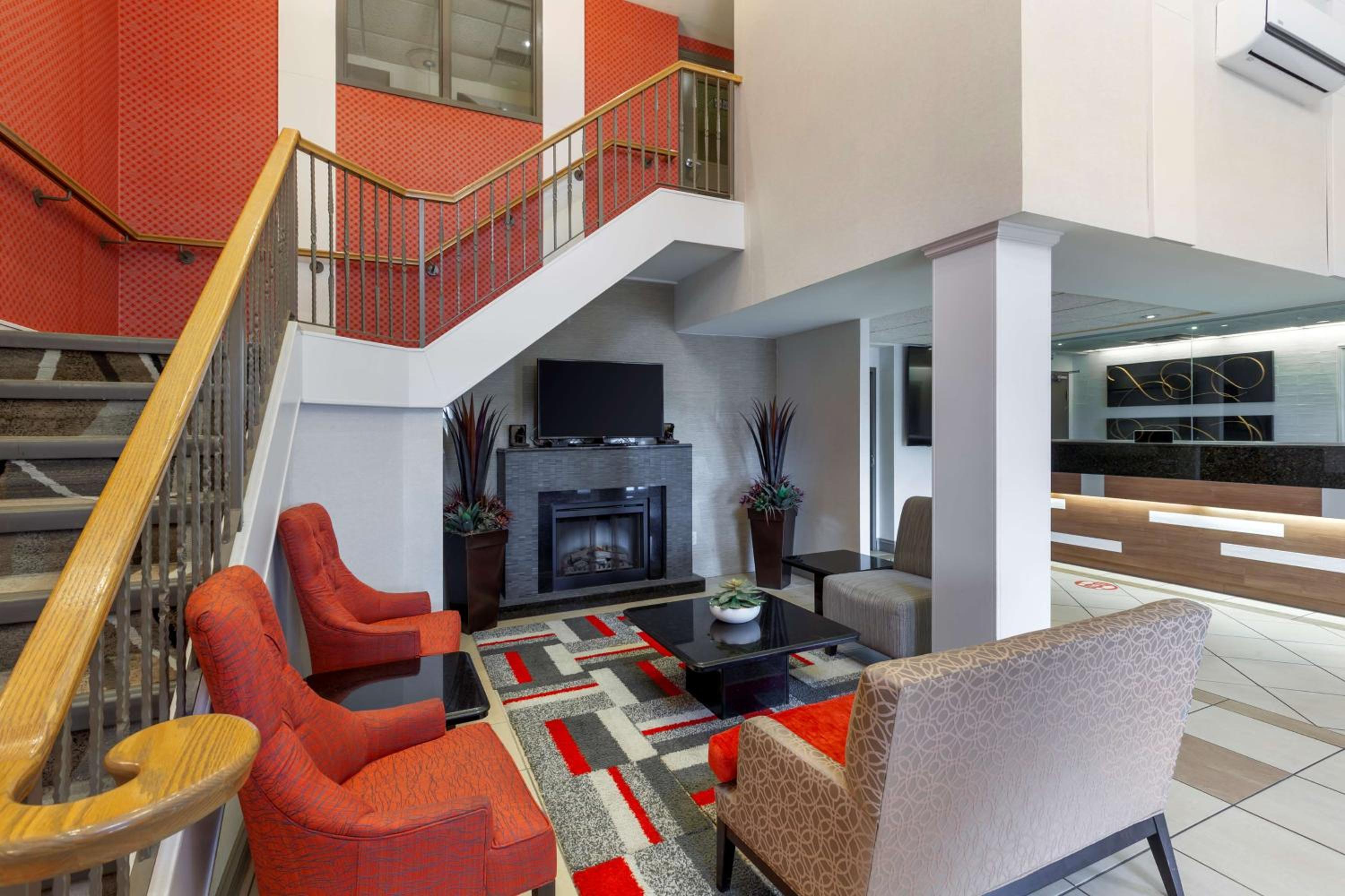 Best Western Plus Burlington Inn  Suites - Property Image 4
