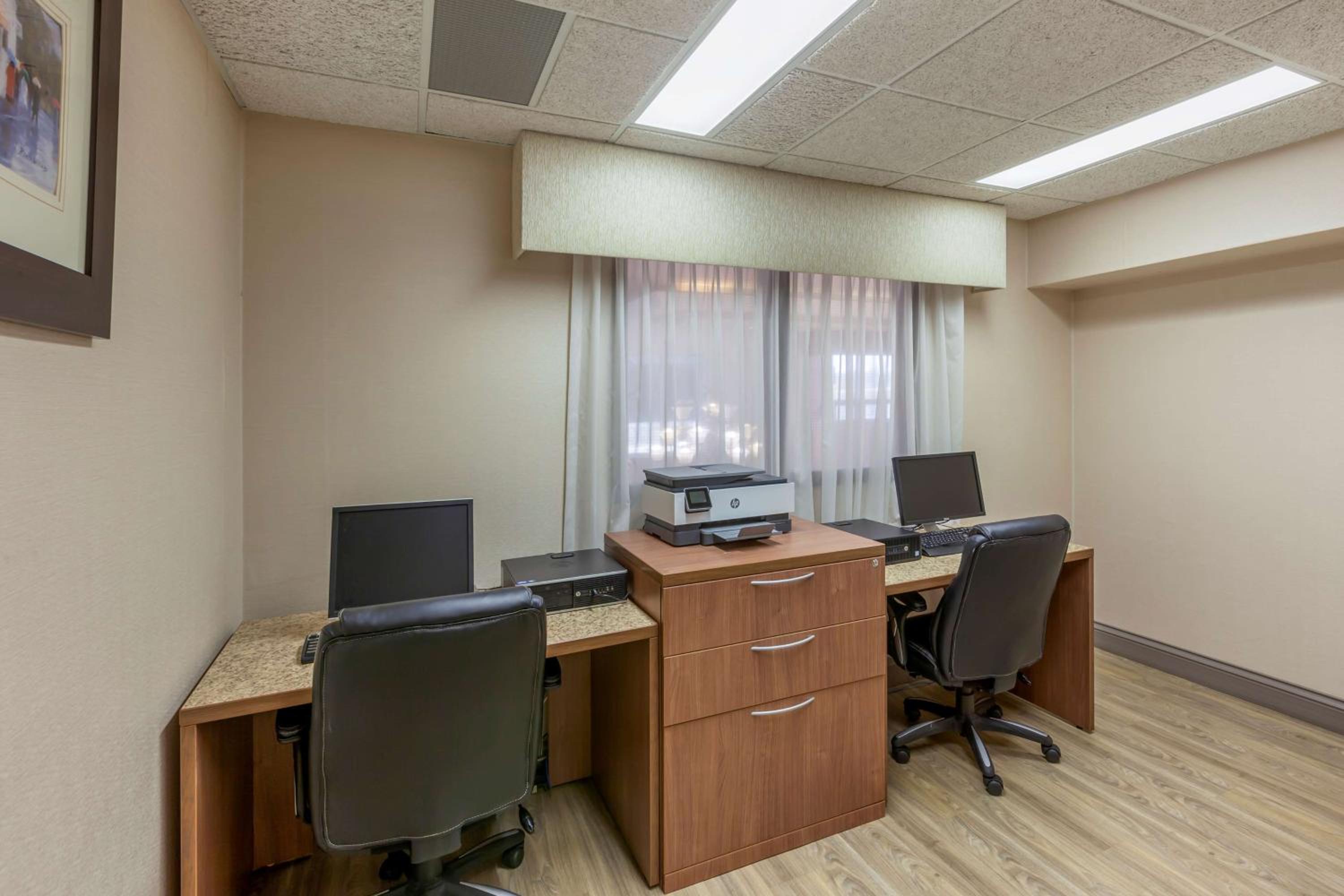 Toronto Vacations - Best Western Plus Burlington Inn  Suites - Property Image 4