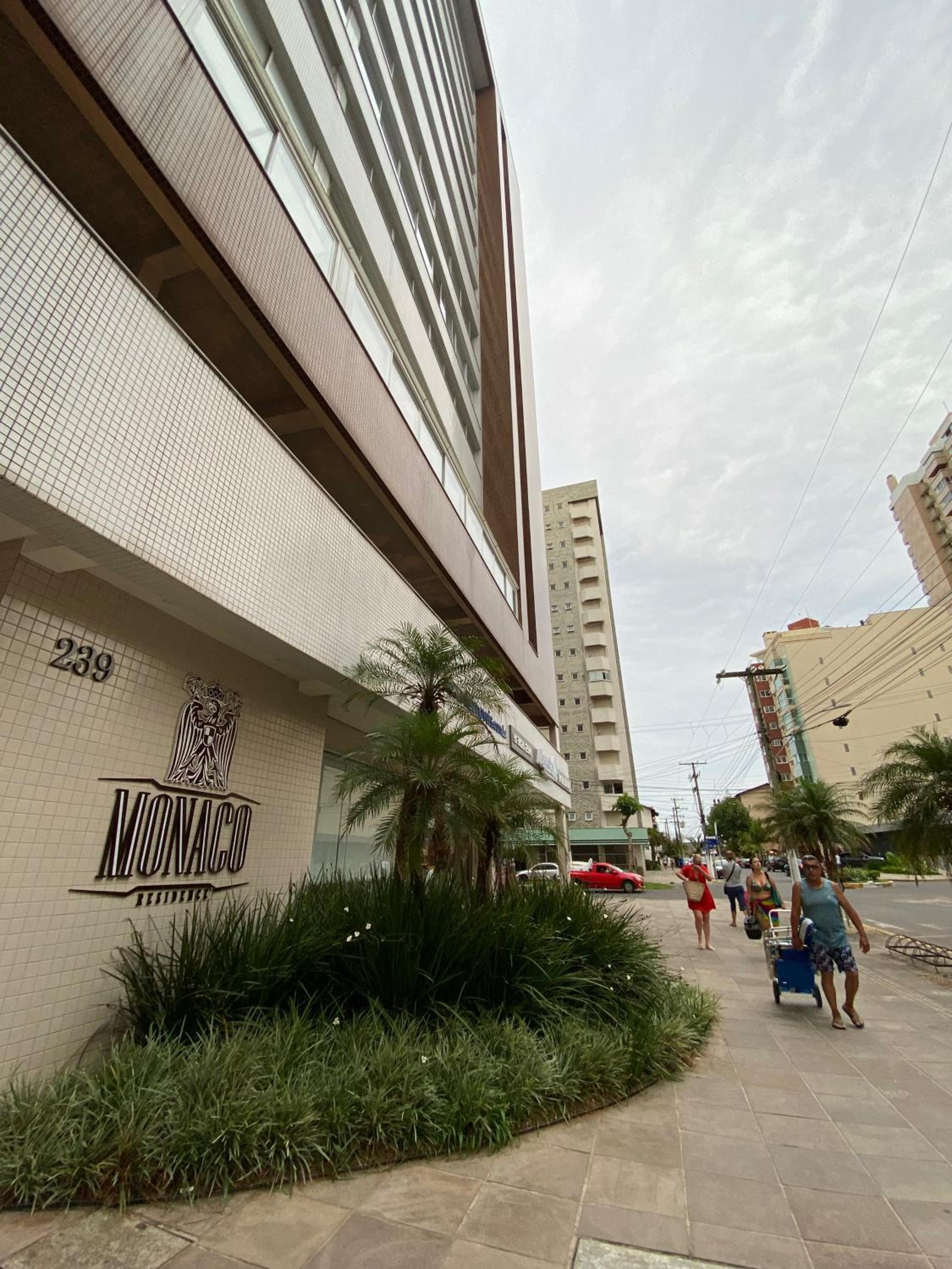 Apartamento em Torres 2 quartos centro 1 quadra do mar - 906