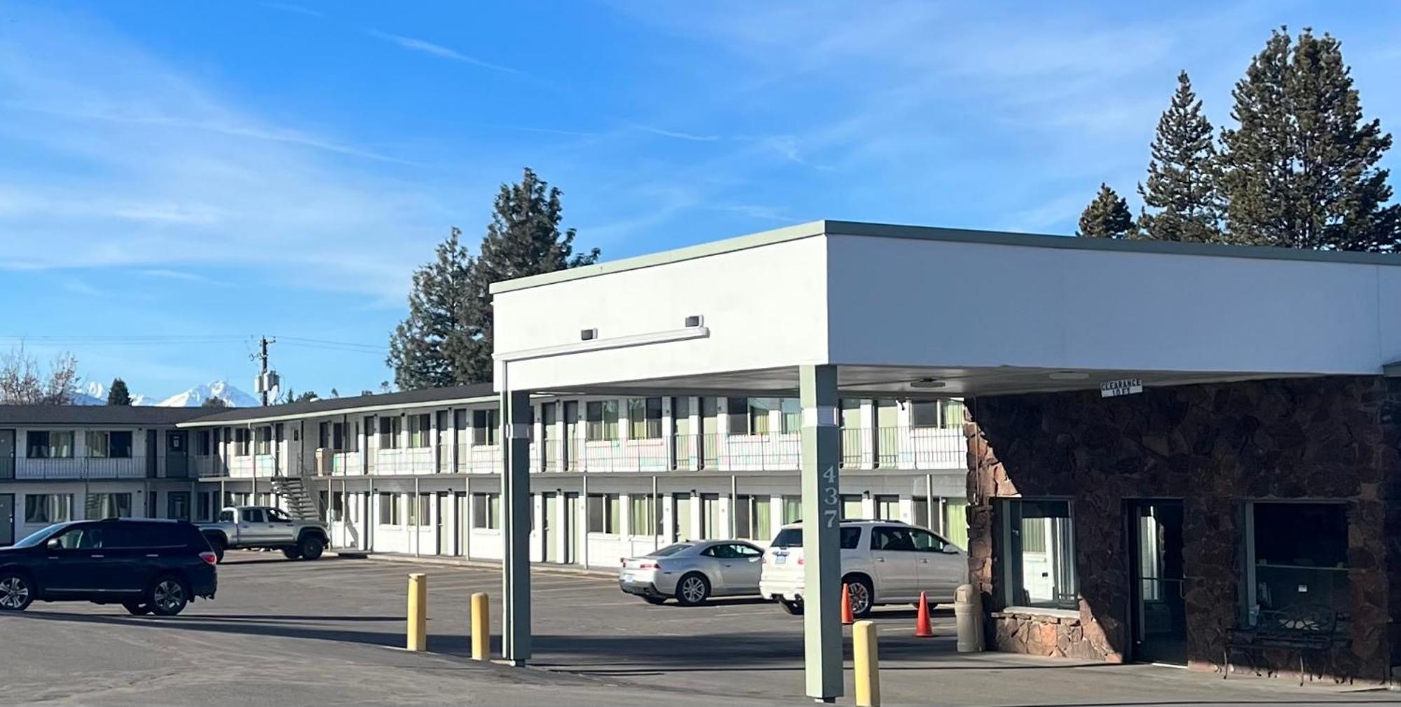 Bend Inn & Suites view 2
