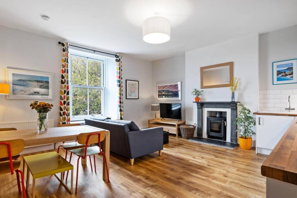 Pendennis - Bright Victorian flat, sea views & close to beach view 4
