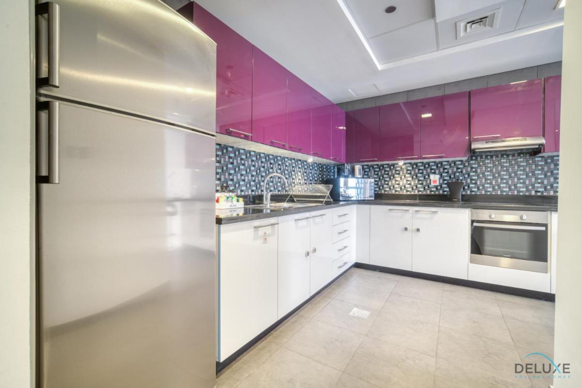 Refined 1BR at Cayan Tower Dubai Marina by Deluxe Holiday Homes